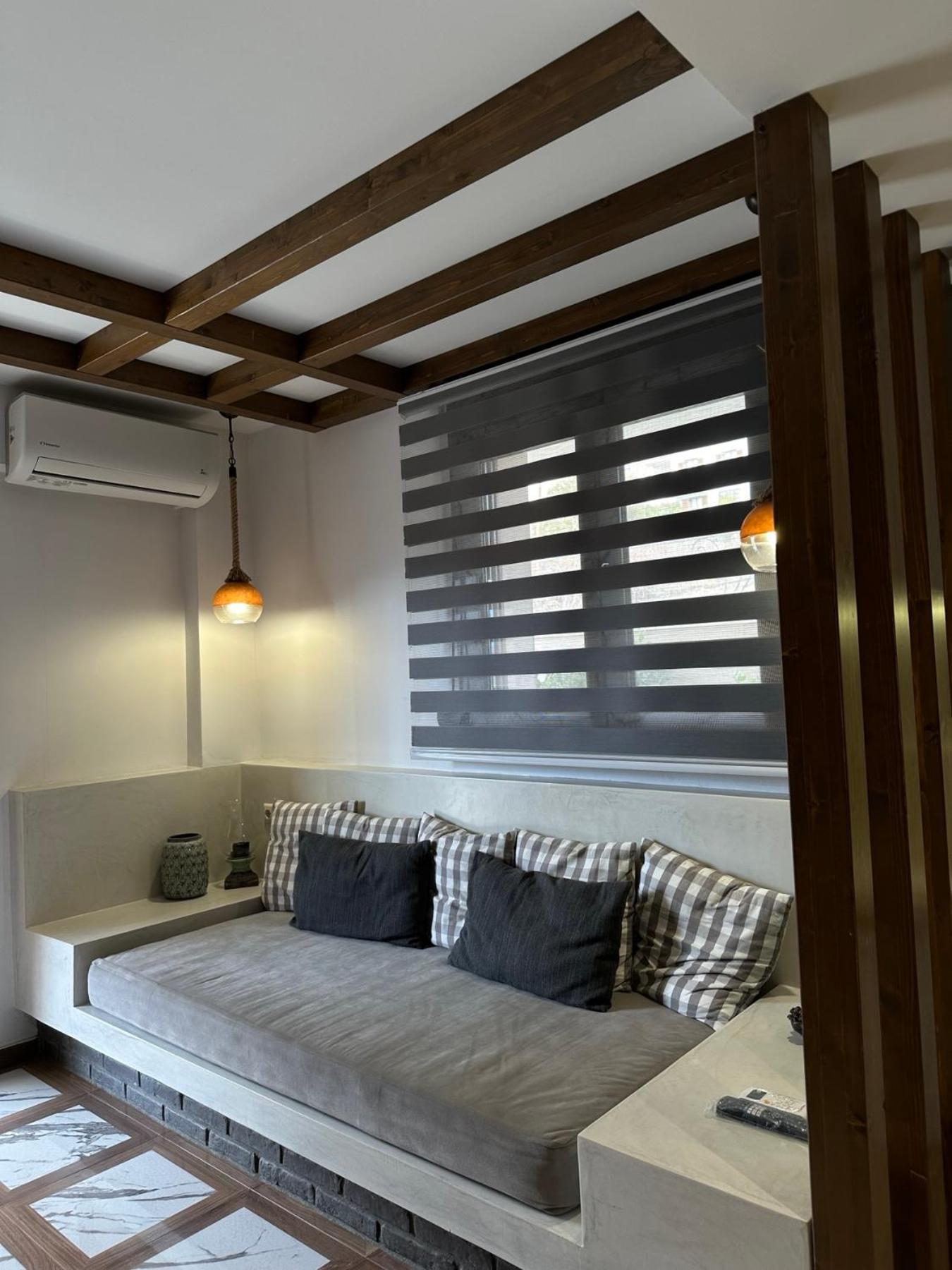 One-Bedroom Apartment - Photo 2