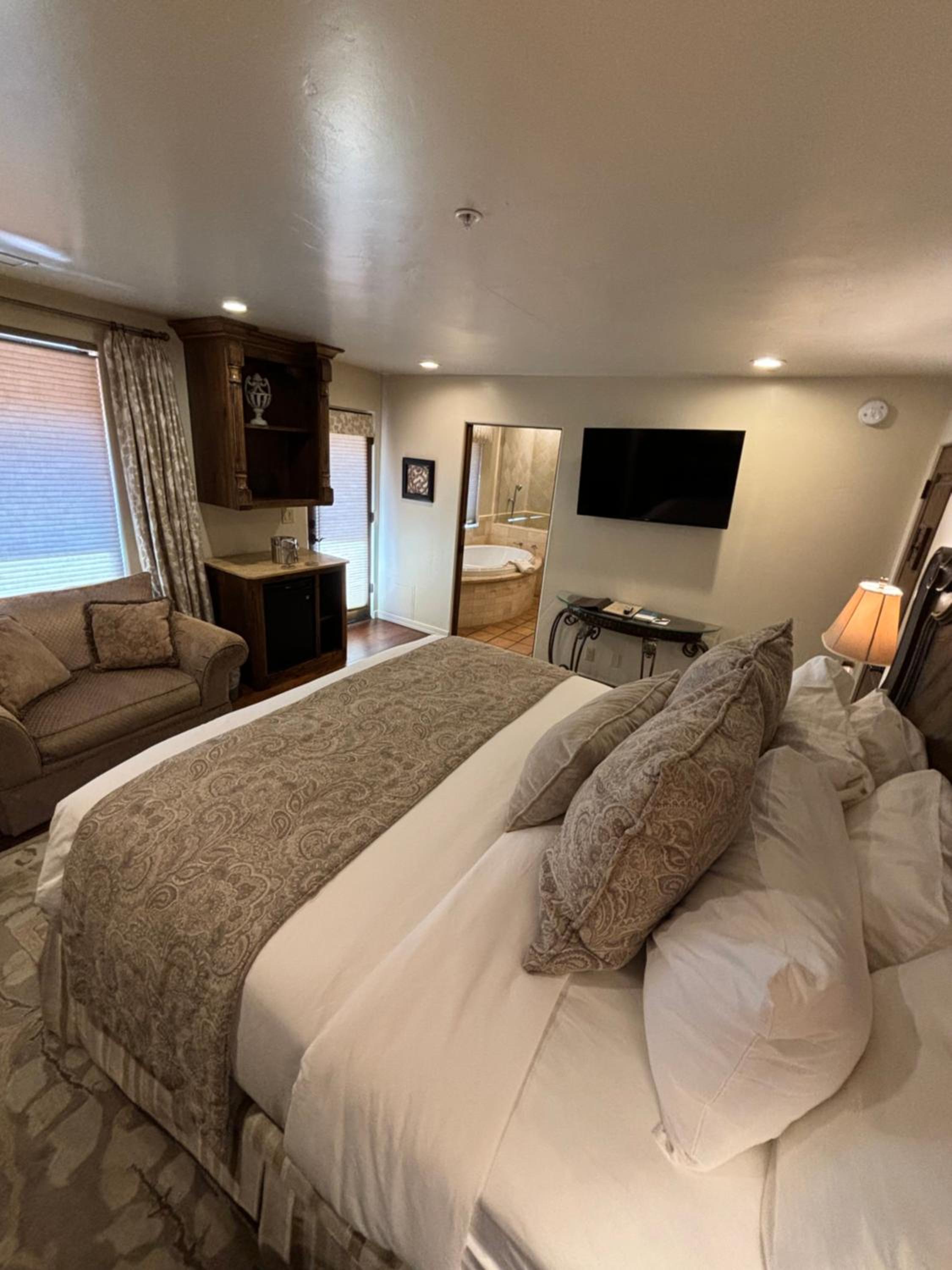 Moondance - Deluxe King Room with View - Photo 12