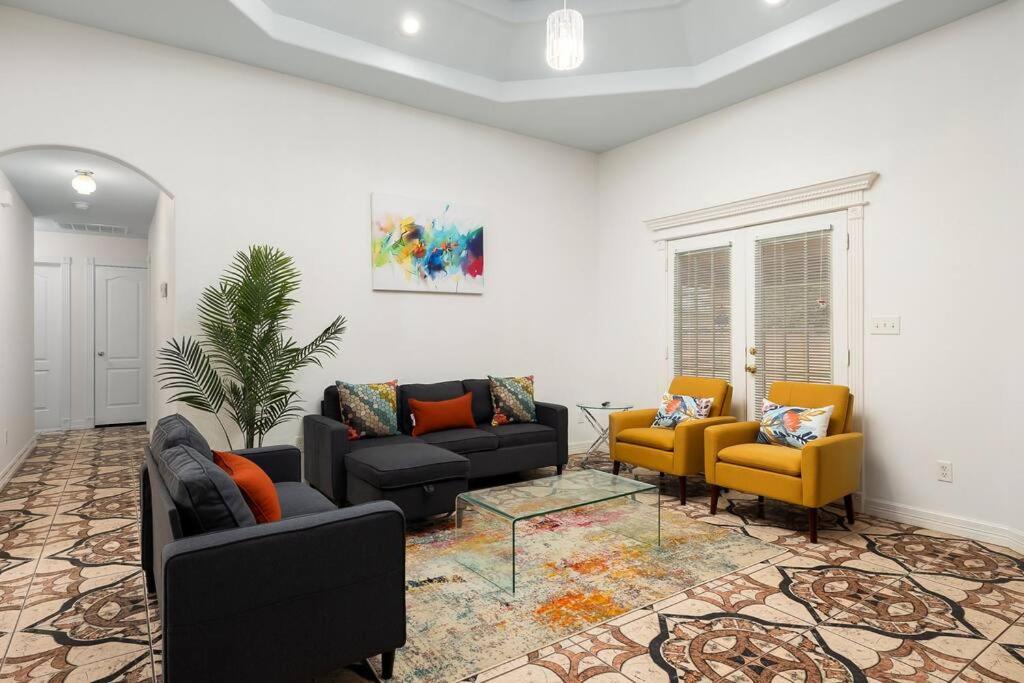 One-Bedroom House photo 1