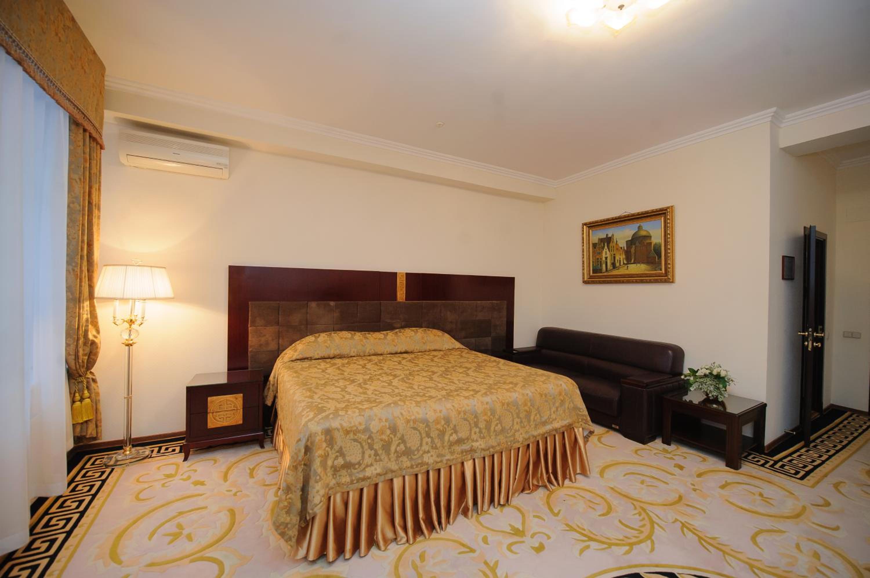 Suite - Photo 4