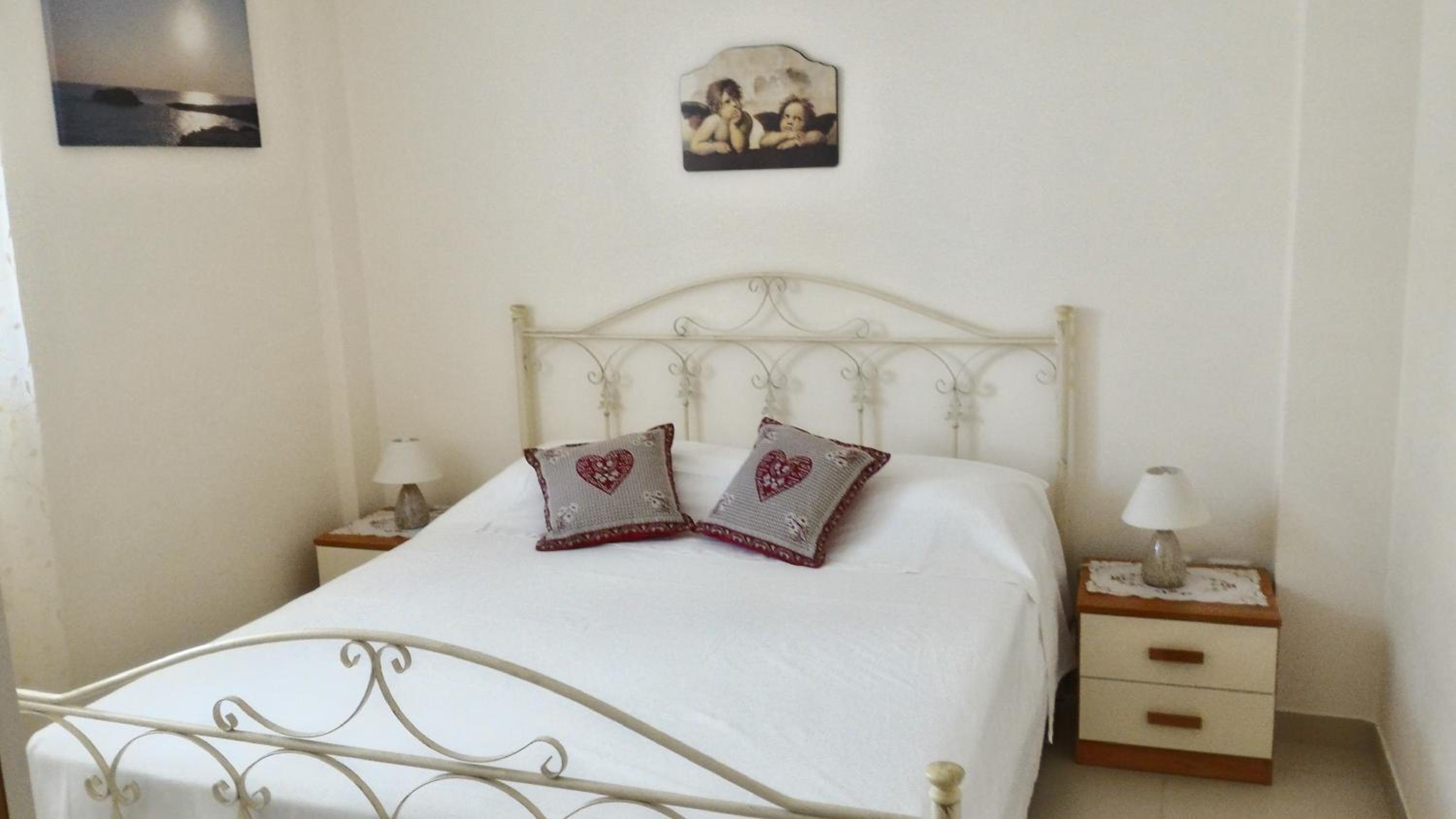 Two-Bedroom House - Photo 24