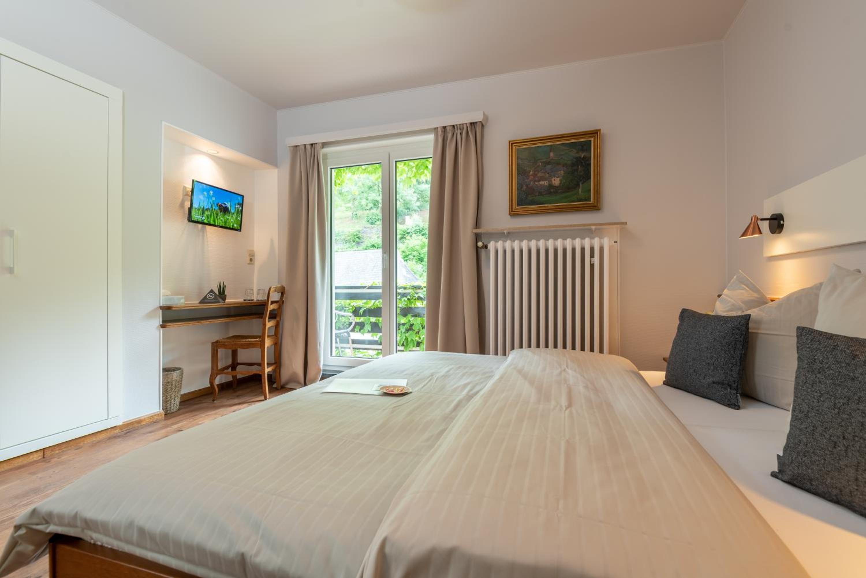 Double Room with Garden View and Balcony photo 2