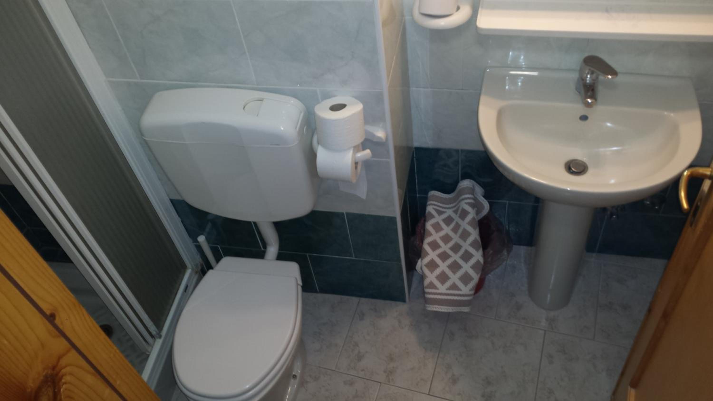 Economy Triple Room - Photo 3
