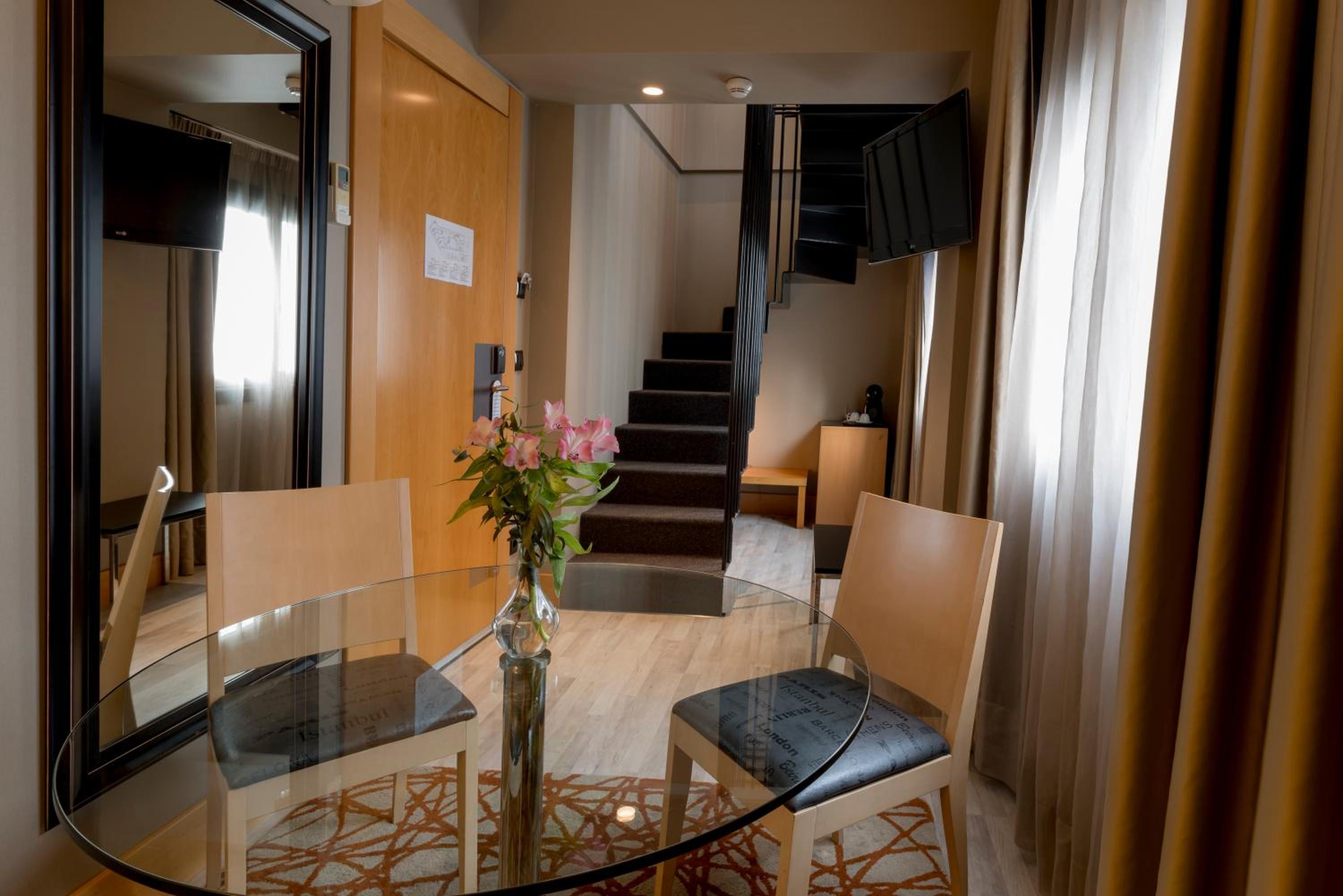 Premium Double or Twin Room - Photo 14
