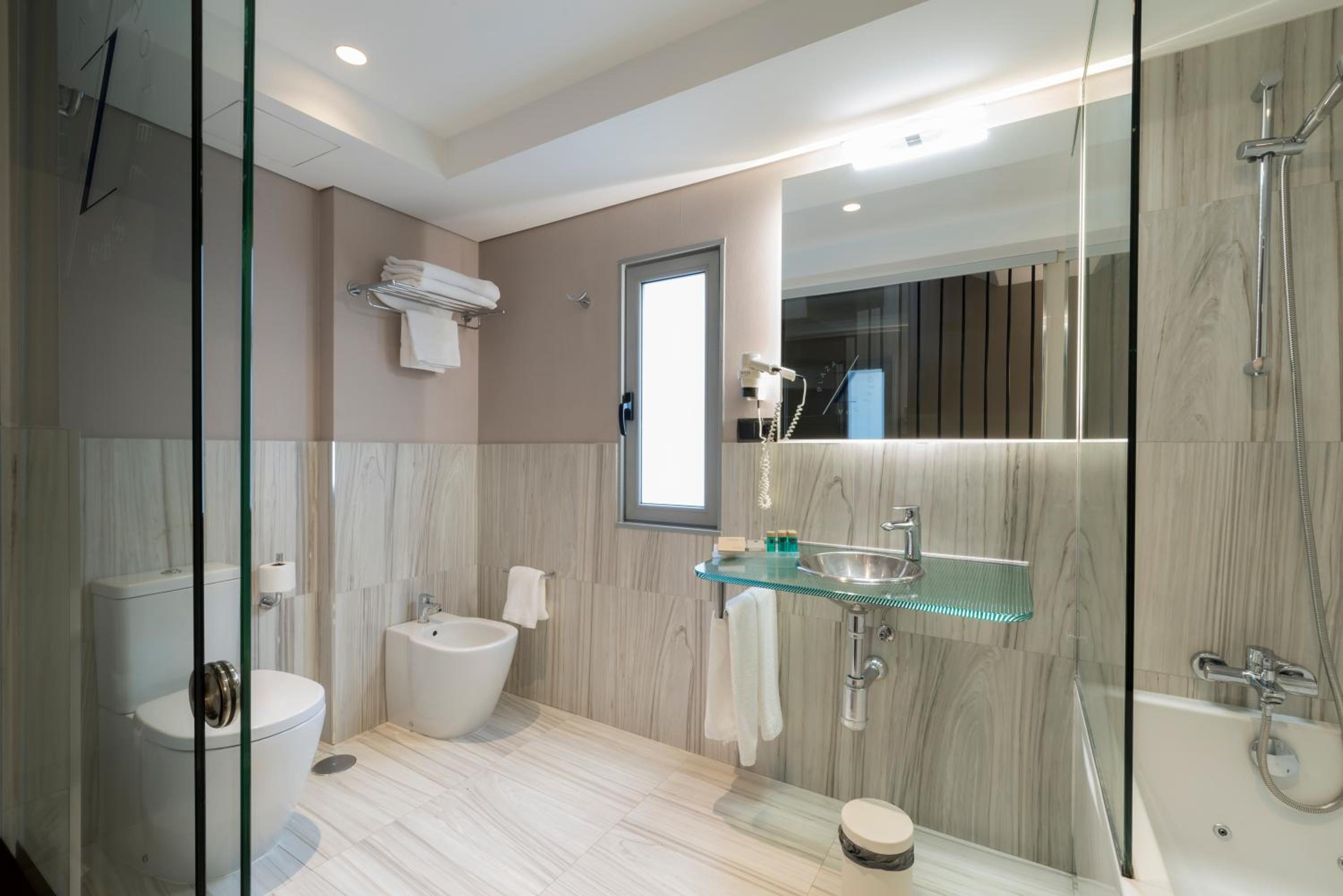 Premium Double or Twin Room - Photo 18