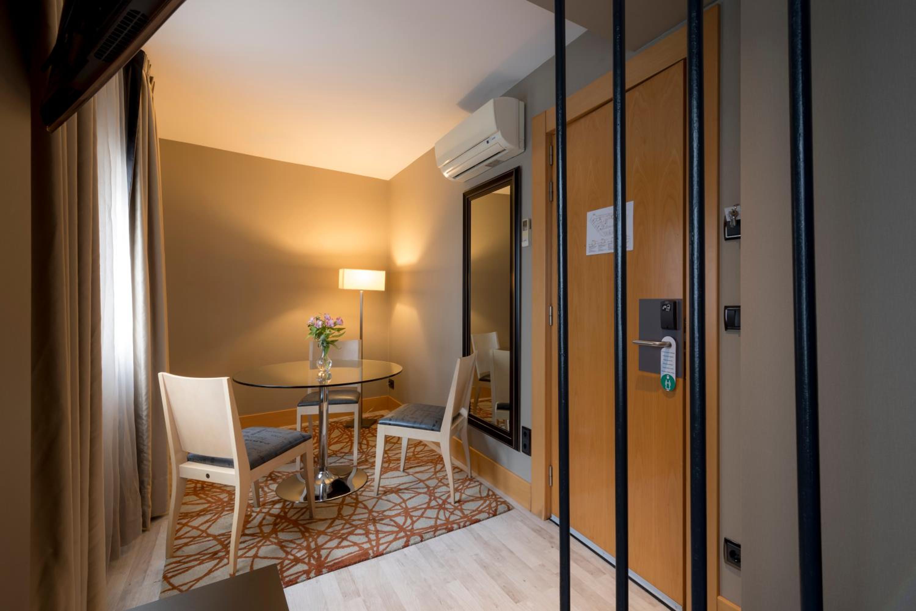 Premium Double or Twin Room - Photo 7