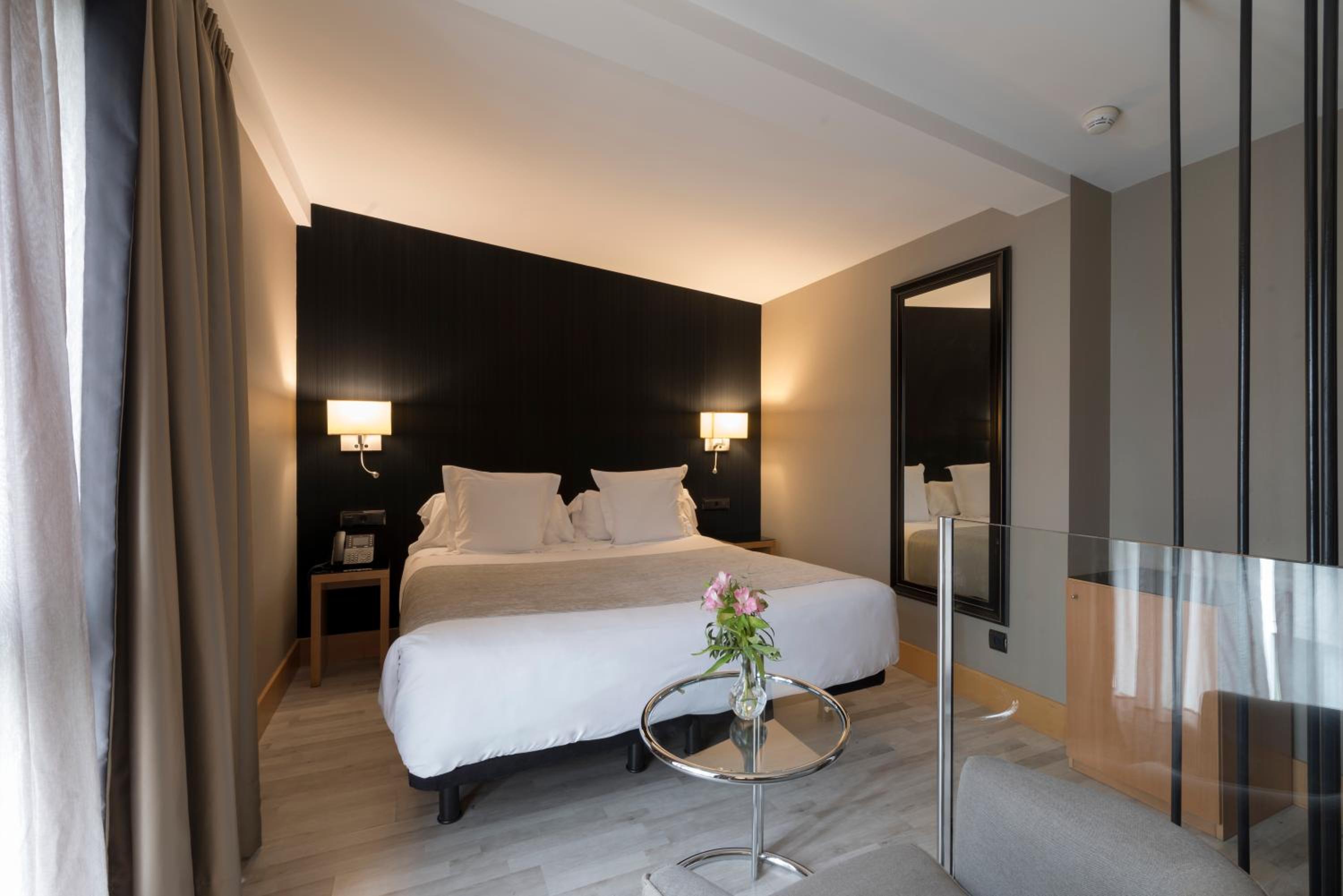 Premium Double or Twin Room - Photo 5