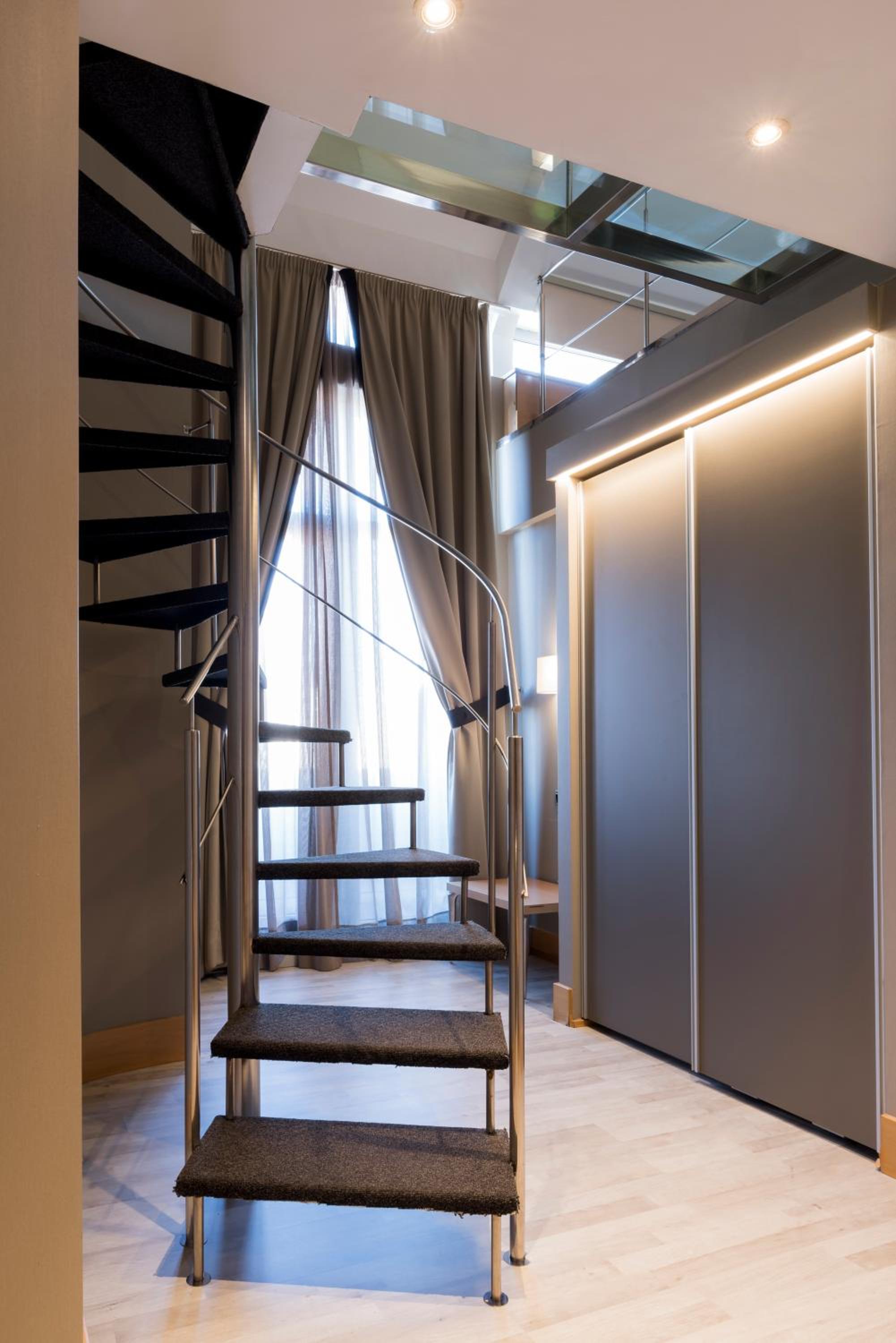 Junior Suite (2 Adults) - Photo 17