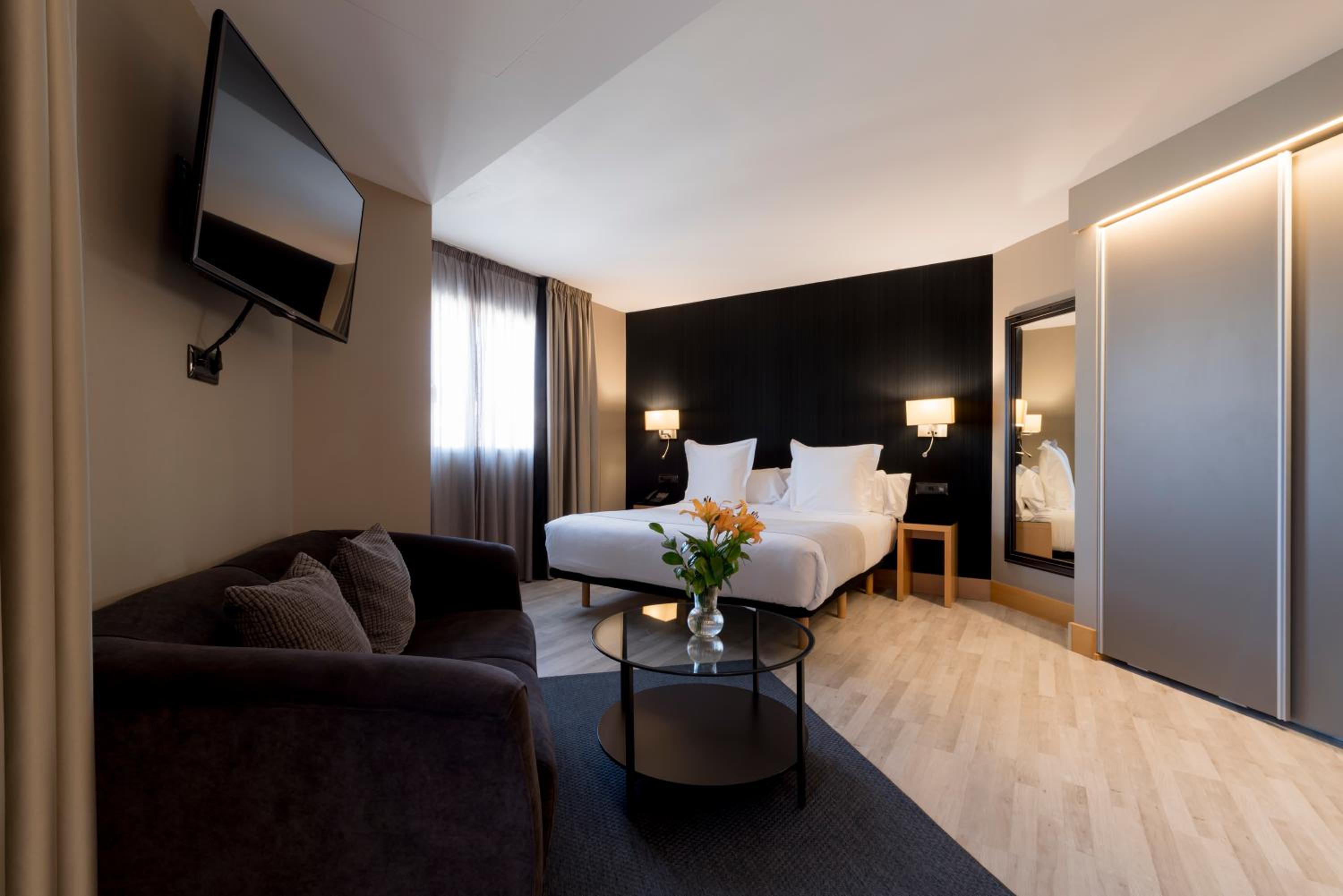 Junior Suite (2 Adults) - Photo 16