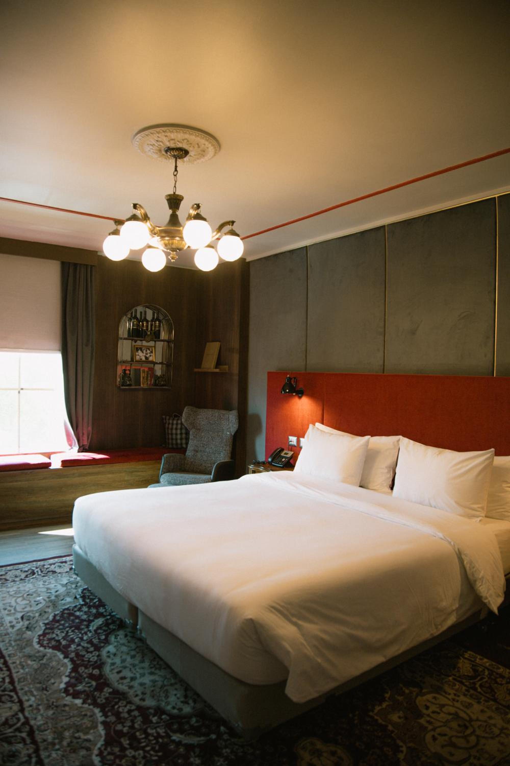 Superior King Room - Photo 17