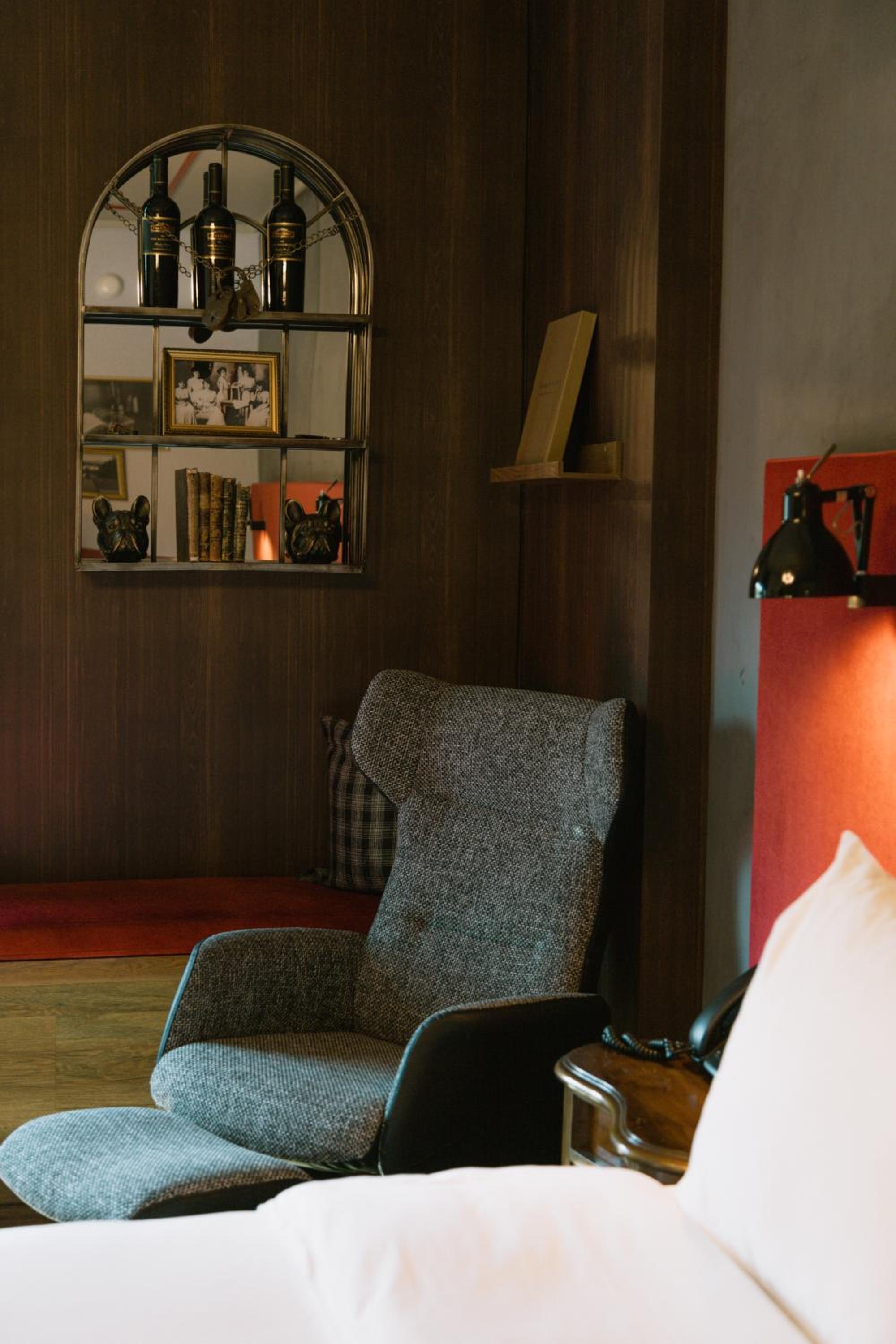 Superior King Room - Photo 16