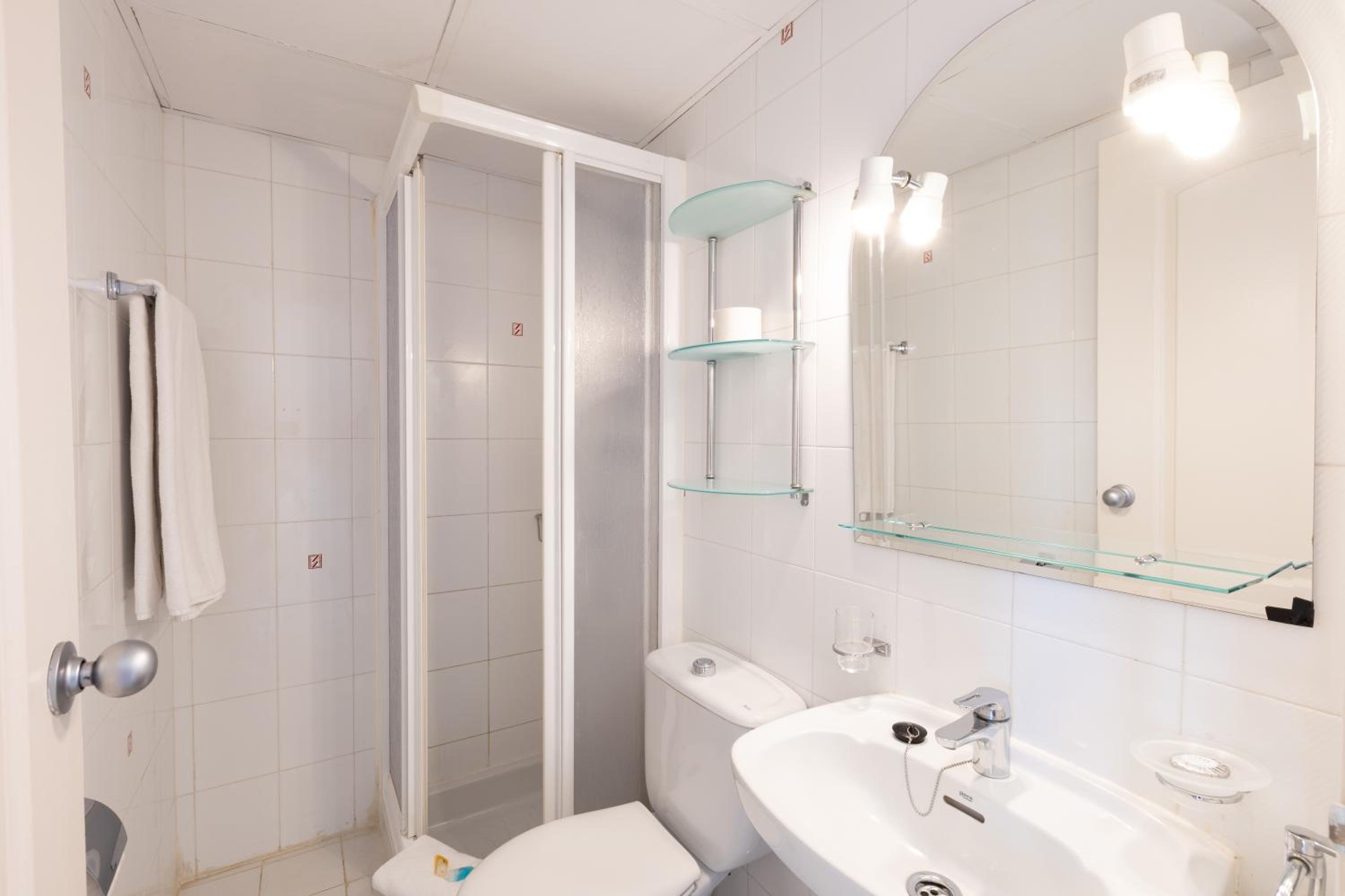 Superior Two Bedroom Apartment - Photo 8