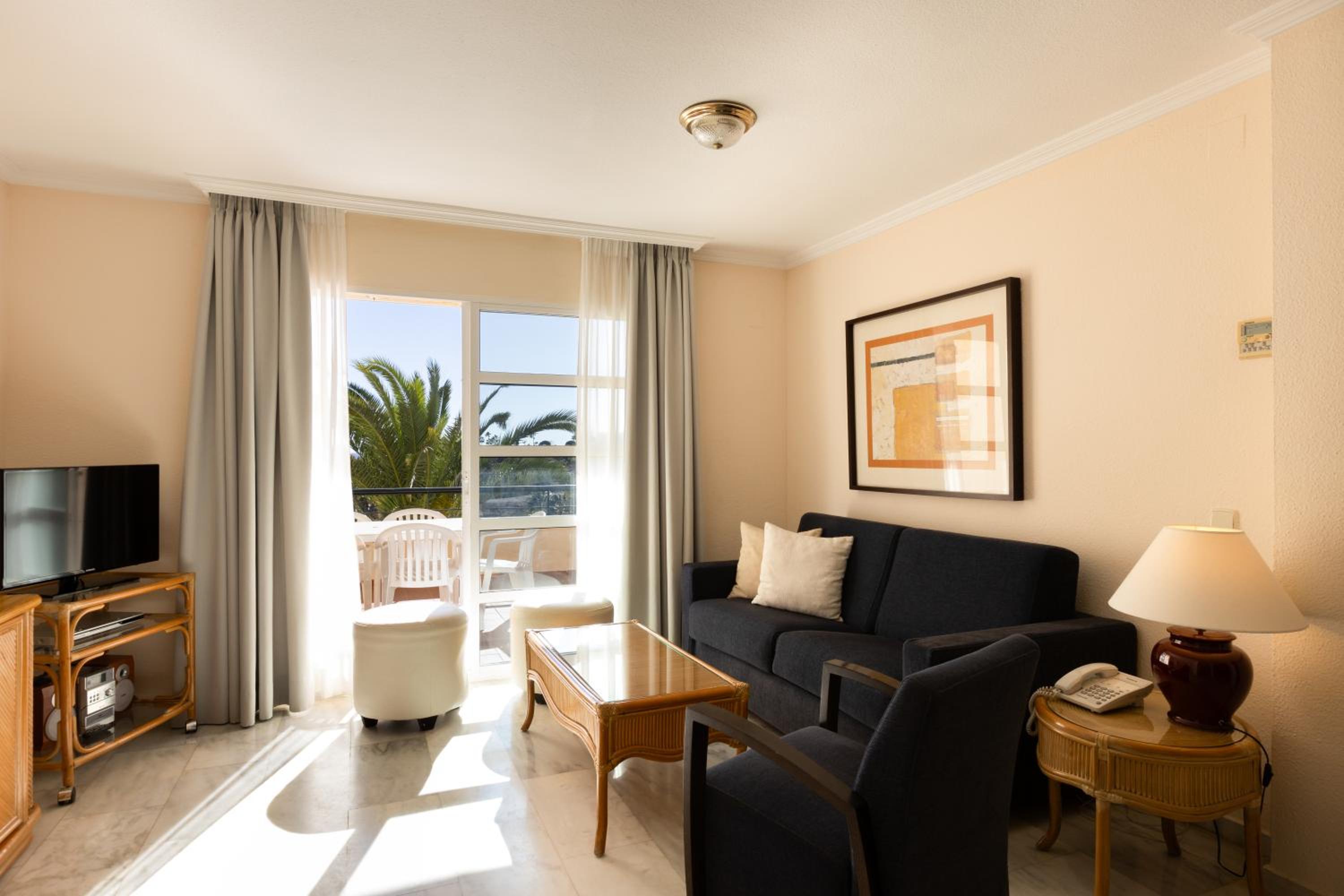 Superior Two Bedroom Apartment - Photo 16