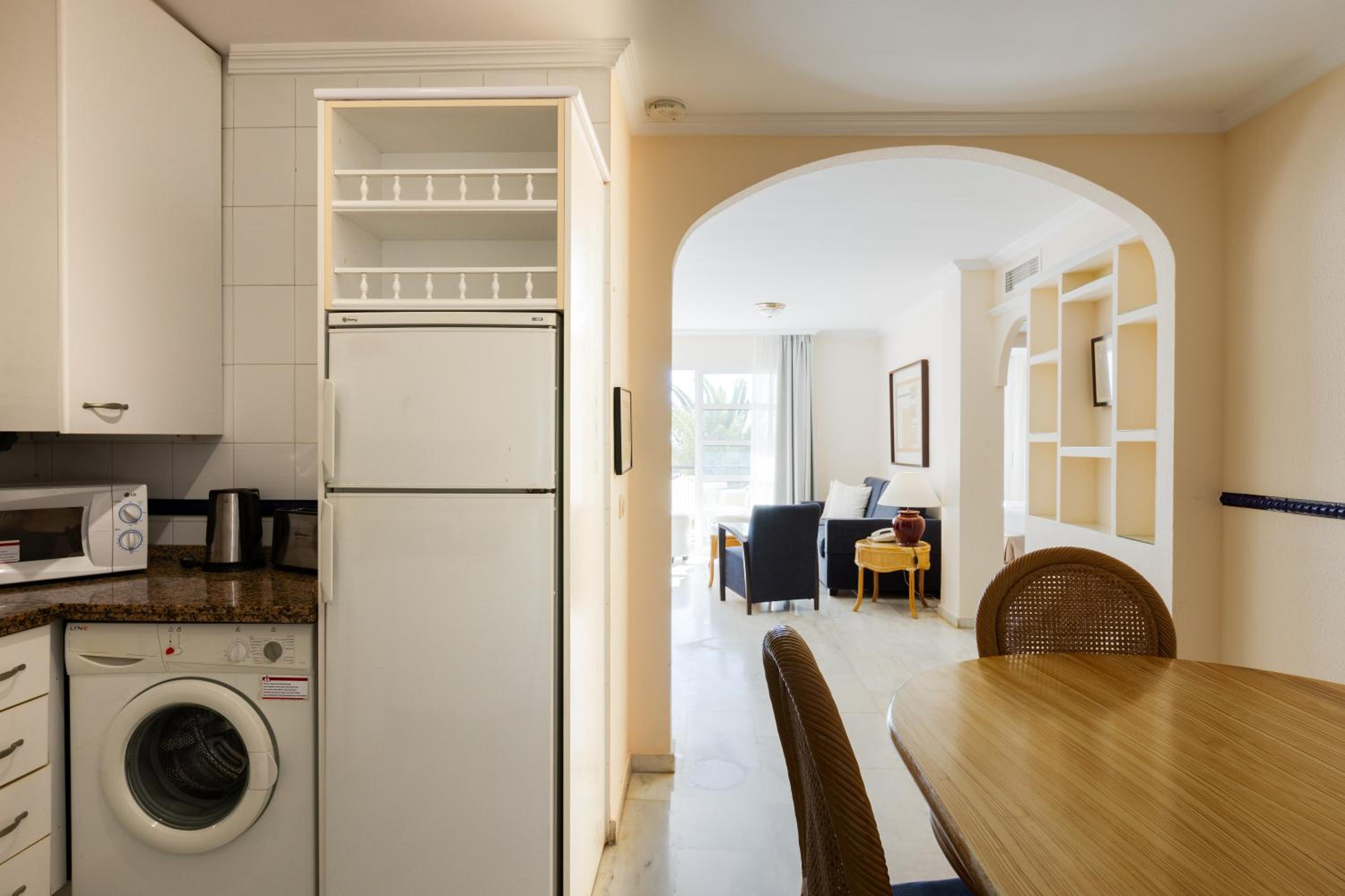 Superior Two Bedroom Apartment - Photo 12