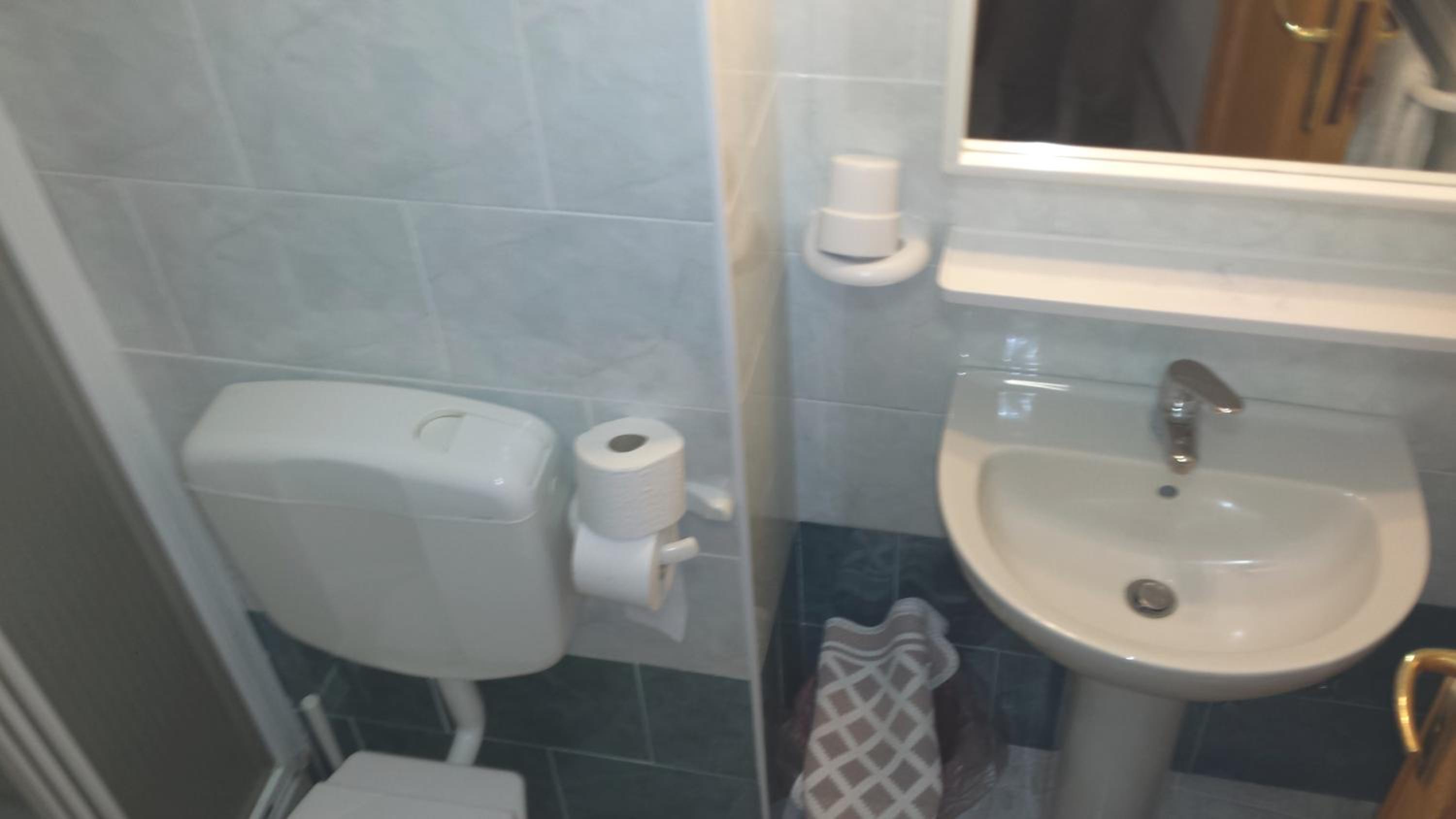 Economy Triple Room - Photo 2