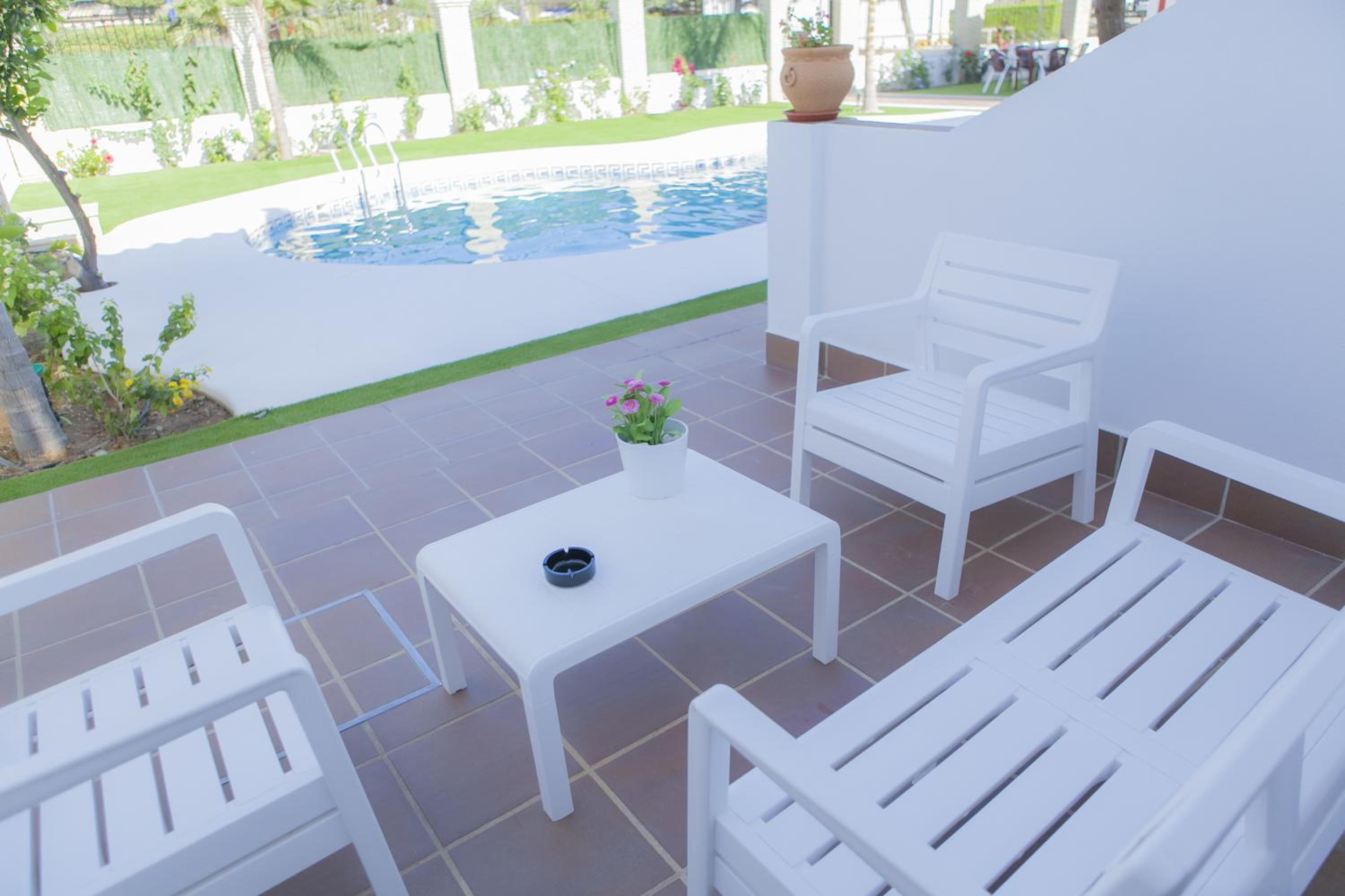 Triple Room with Pool View photo 2