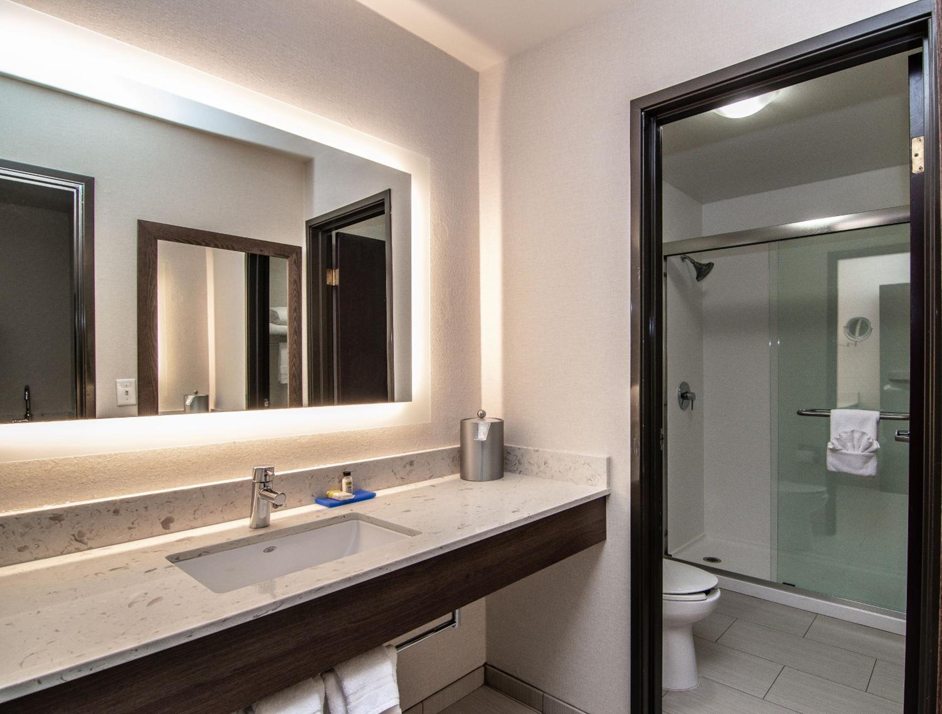 Executive King Suite - Photo 2