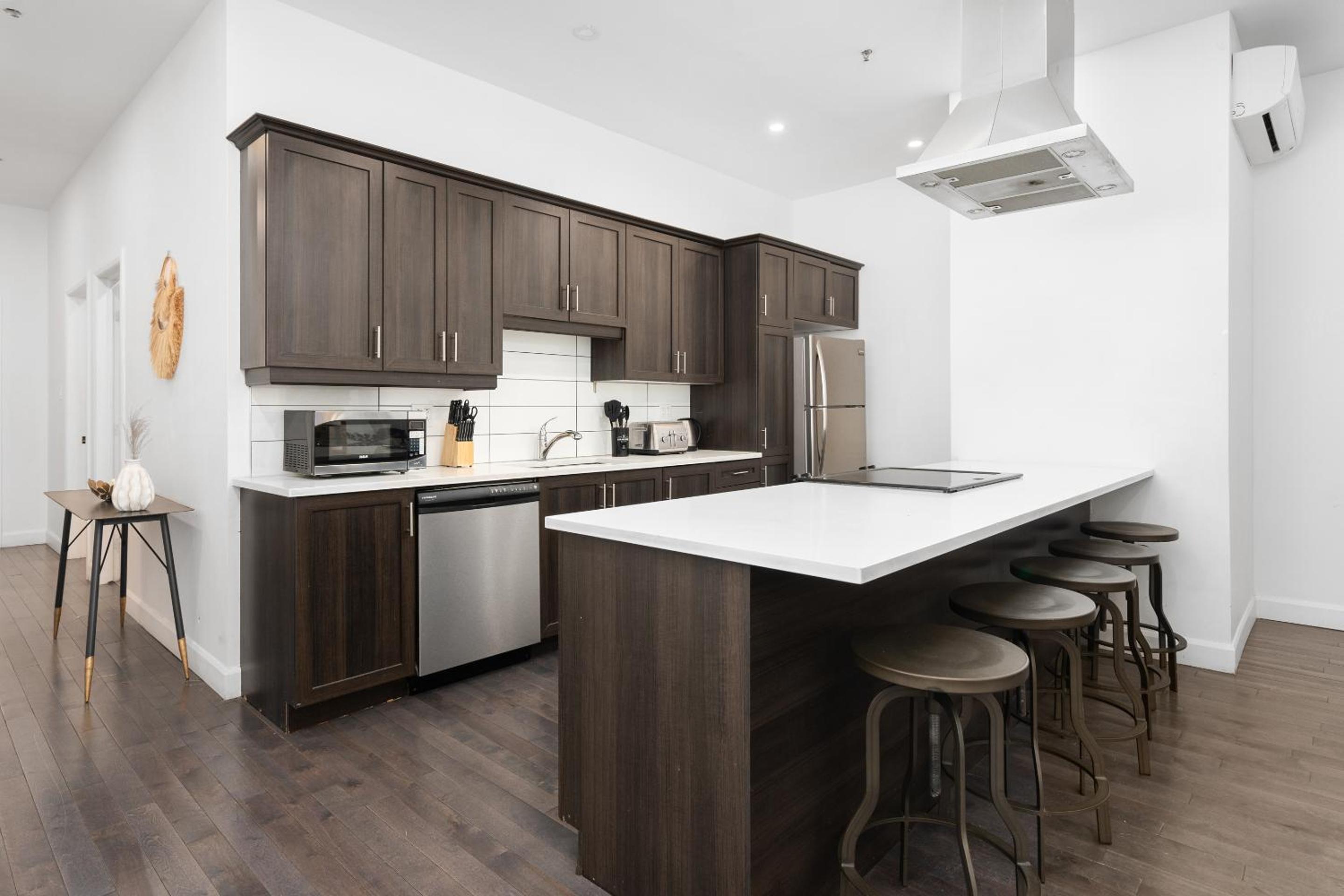 Four-Bedroom Apartment 202 - Photo 18