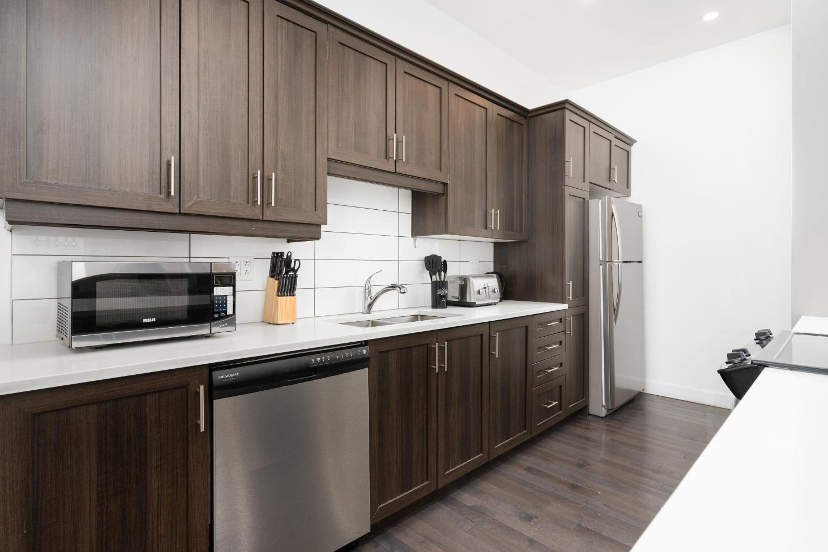 Four-Bedroom Apartment 202 - Photo 9