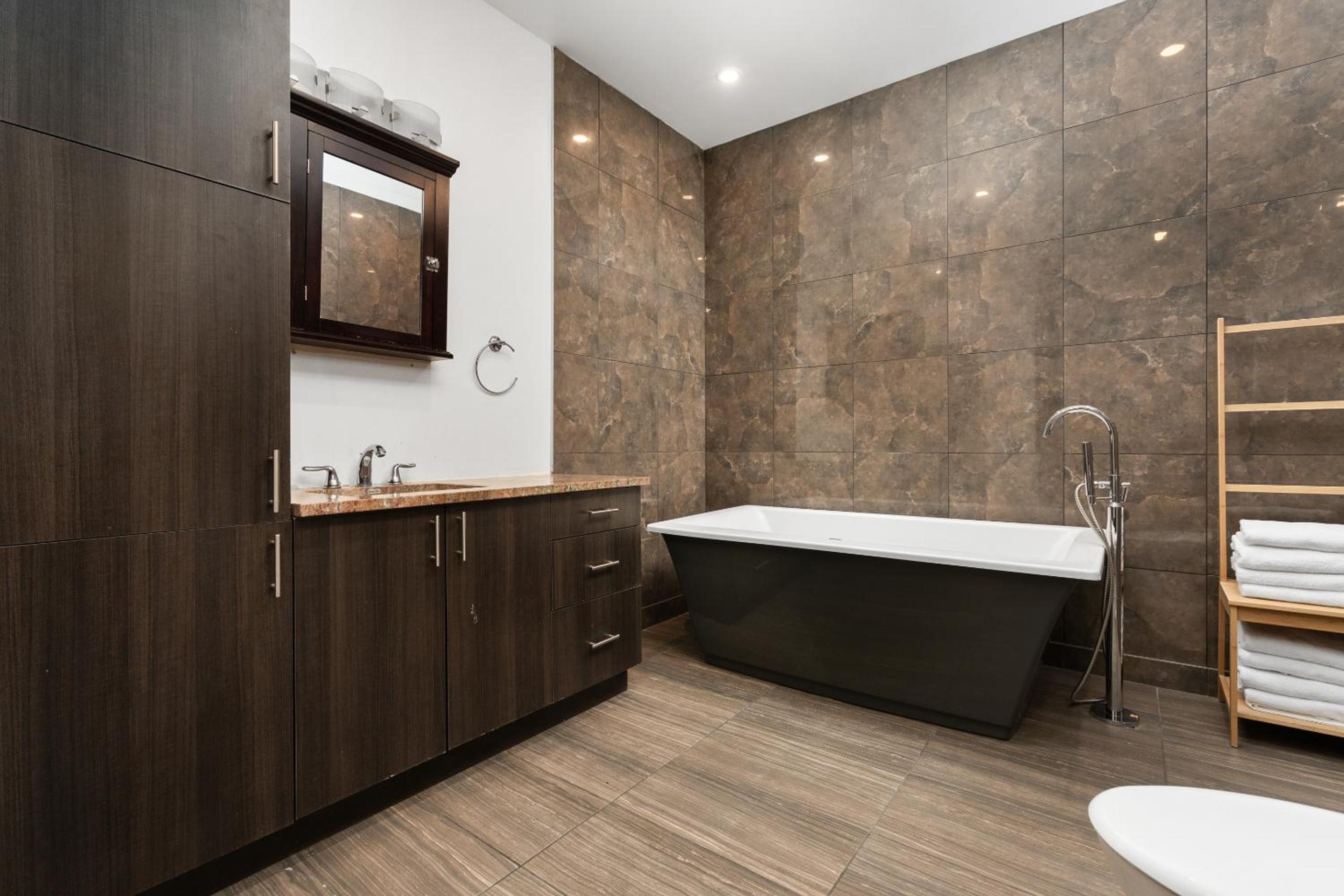 Four-Bedroom Apartment 202 - Photo 13