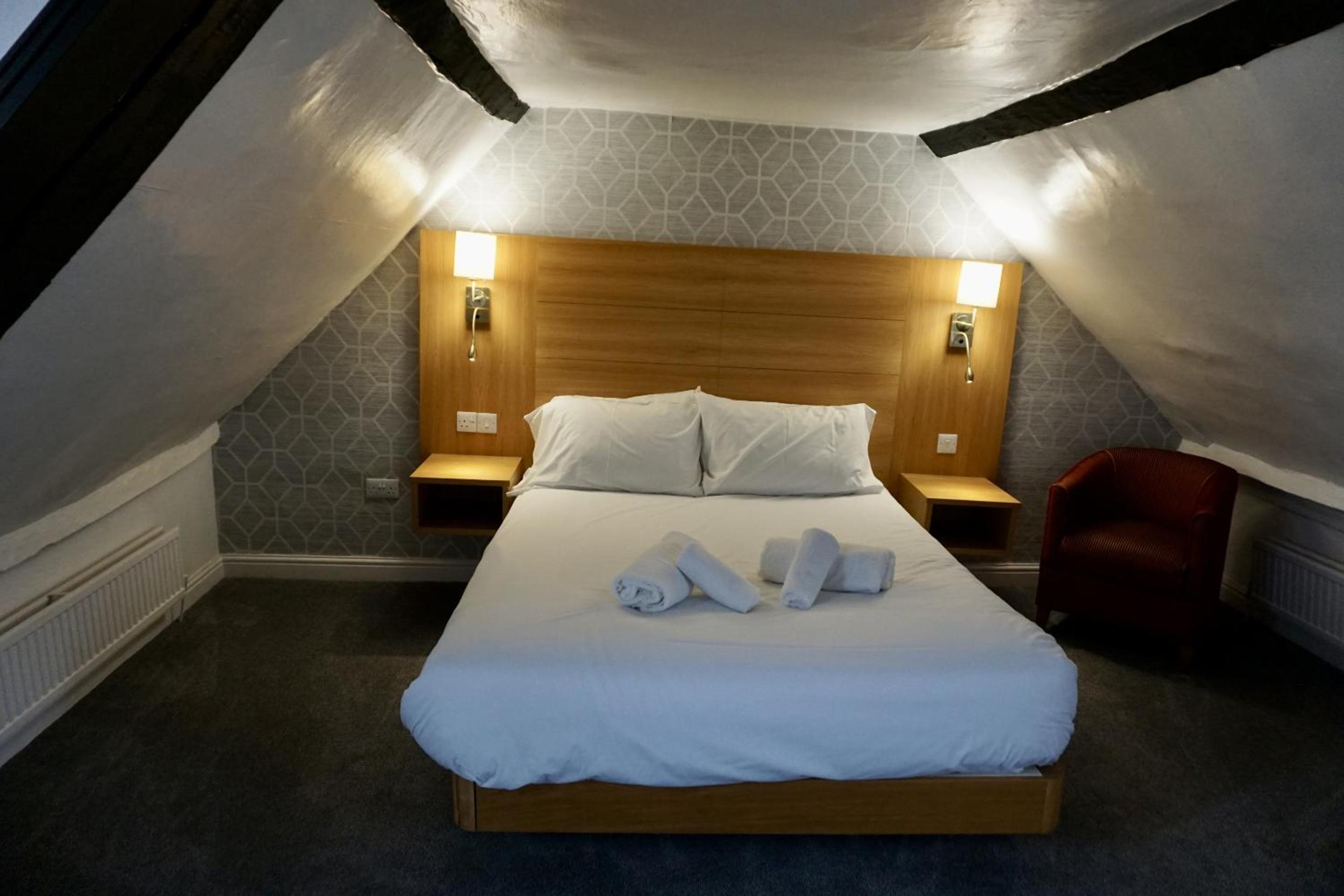 Deluxe King Room - Photo 12
