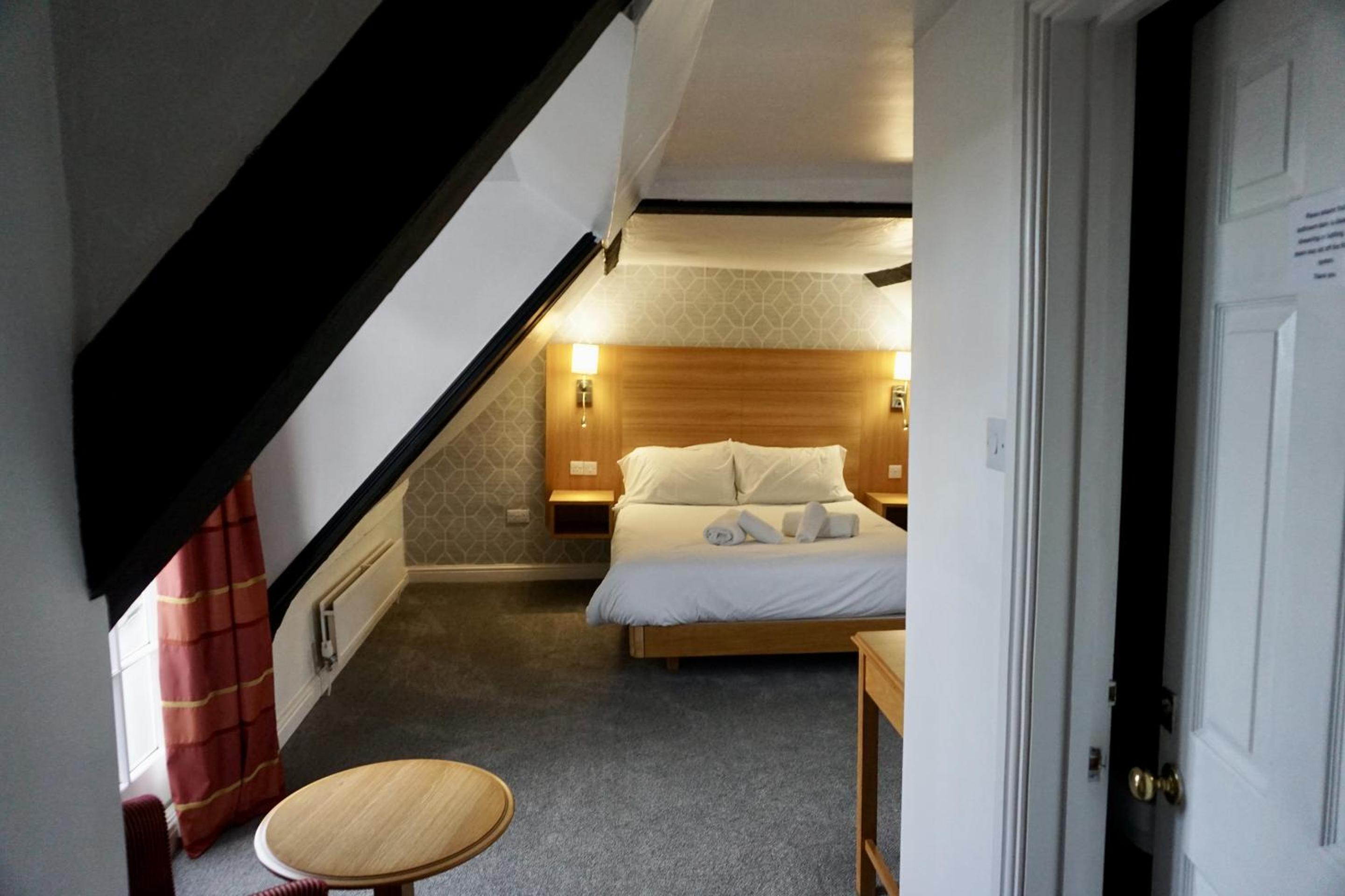Deluxe King Room - Photo 5