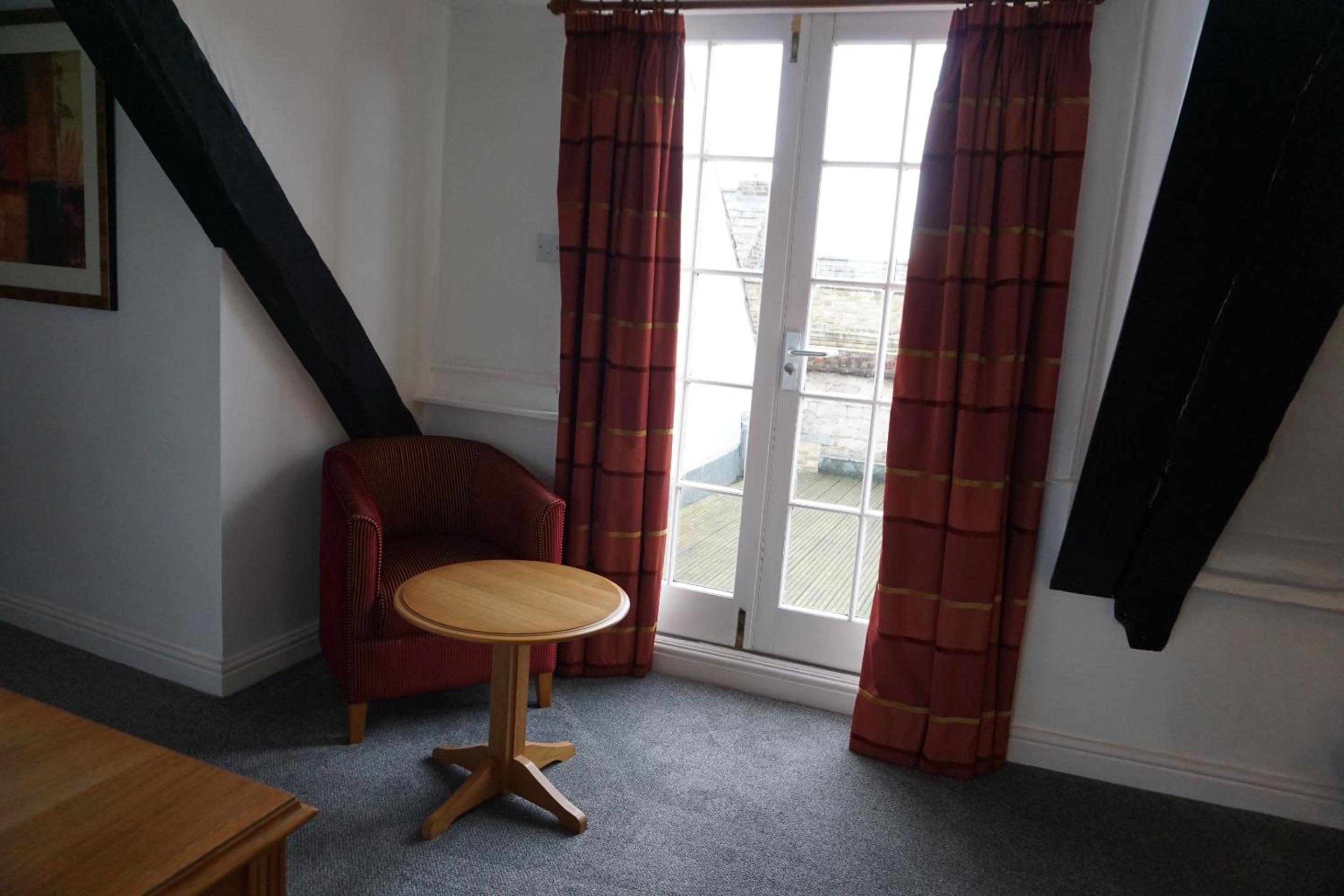Deluxe King Room - Photo 6