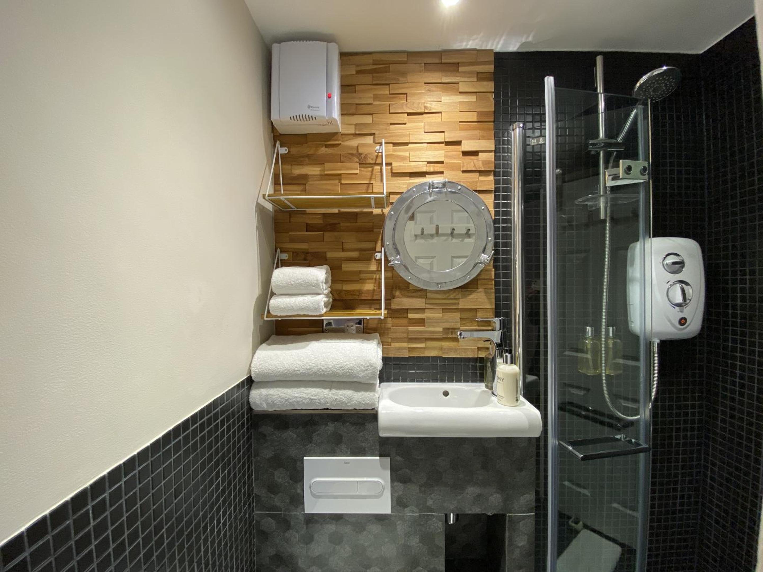 Double Room with Private Bathroom - Photo 5