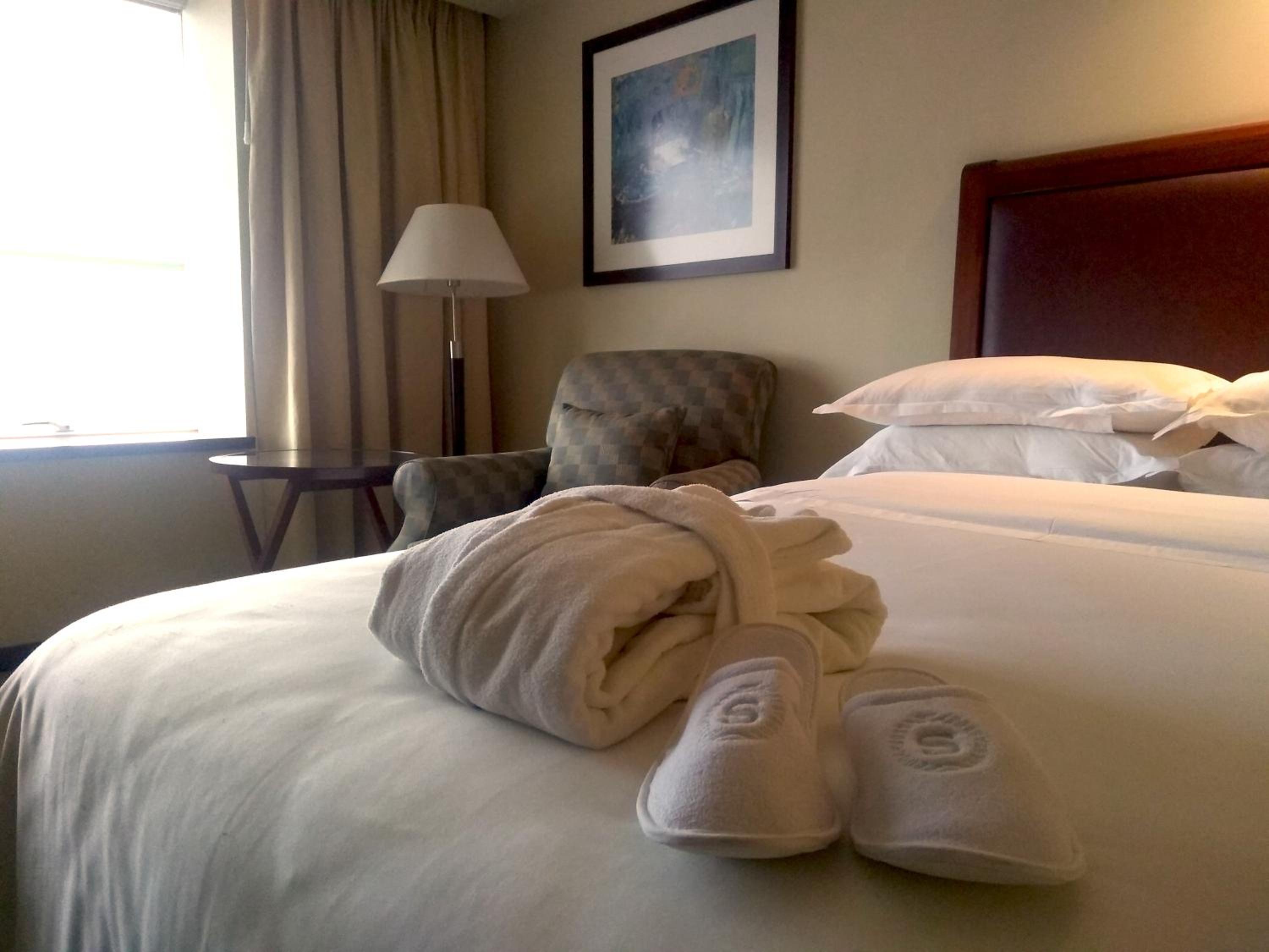 Guest room, 1 King, CITY view, City view