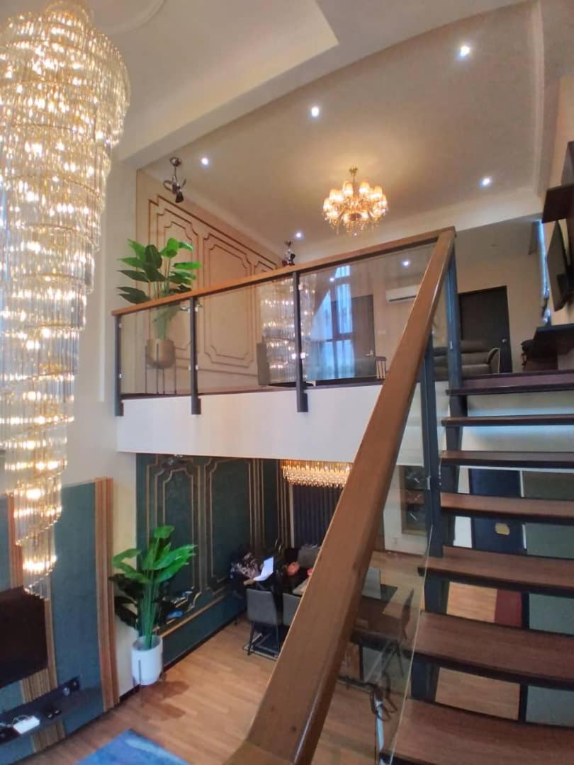 Seven-Bedroom House photo 1