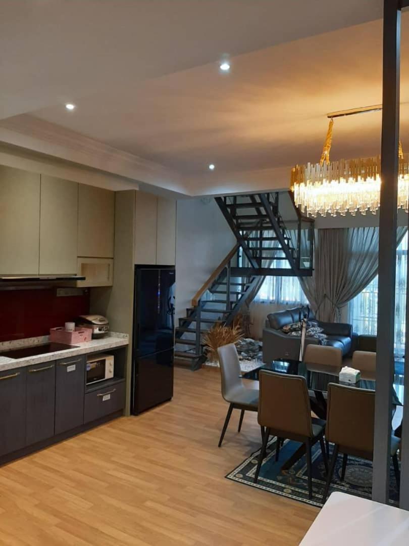 Seven-Bedroom House photo 3