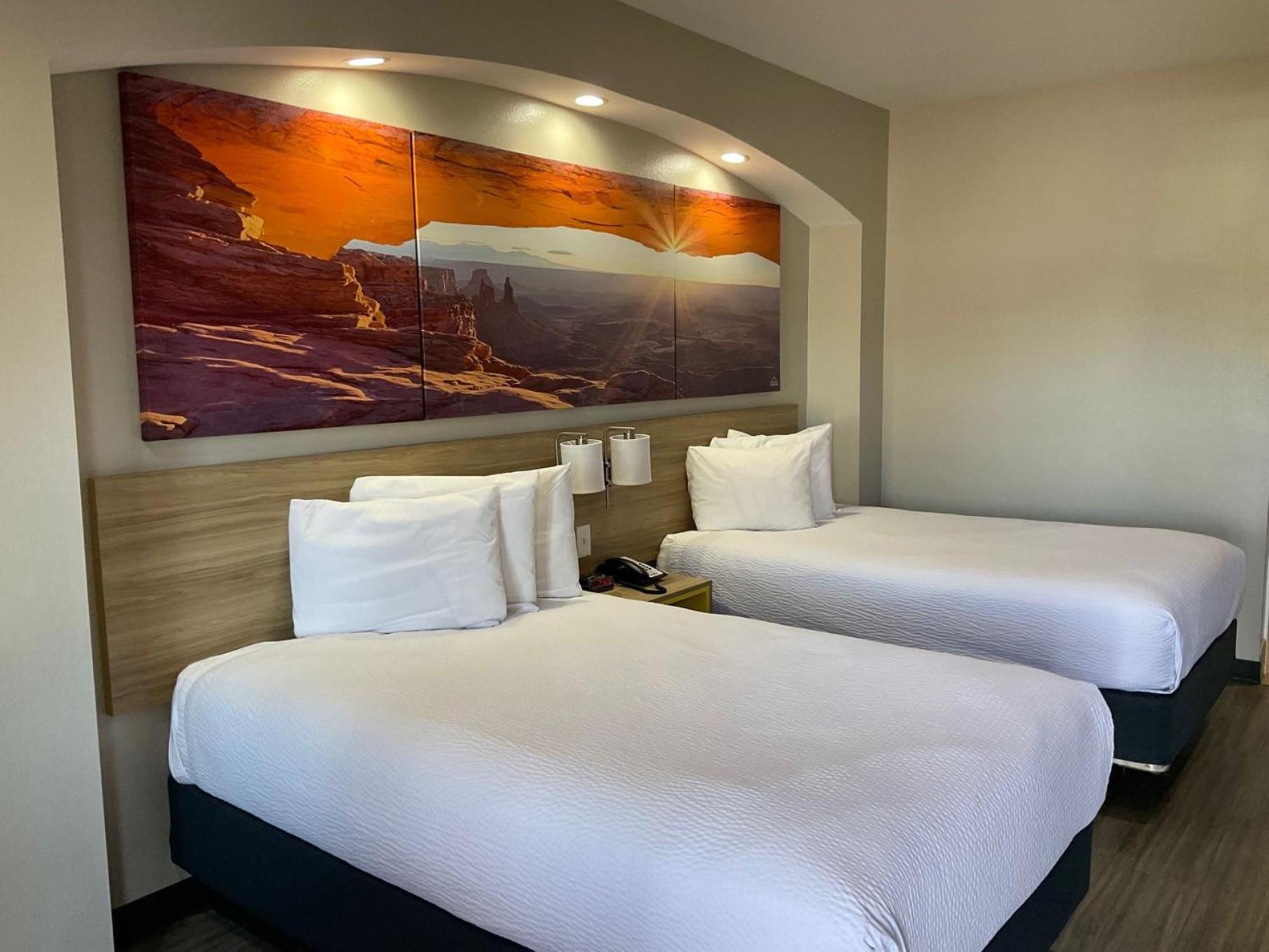 2 Double Beds, Mobility/Hearing Accessible Suite, Roll-In Shower, Non-Smoking - Photo 6