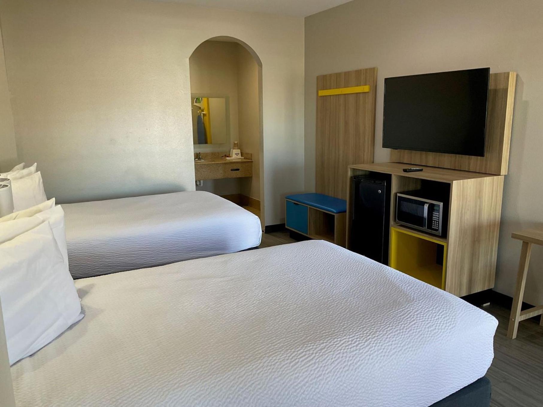 Double Room with Two Double Beds - Non-Smoking - Photo 7