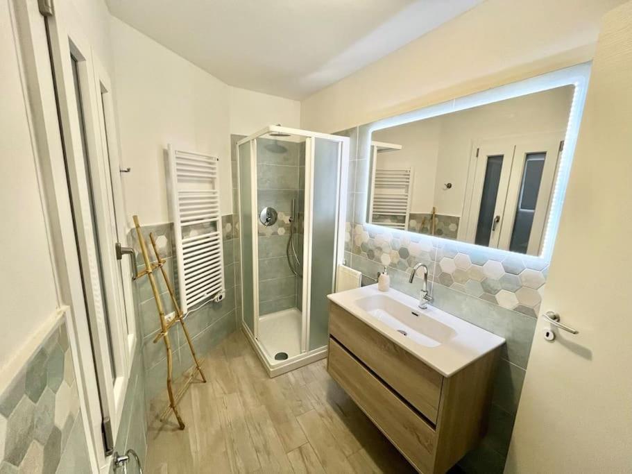 Three-Bedroom House photo 3