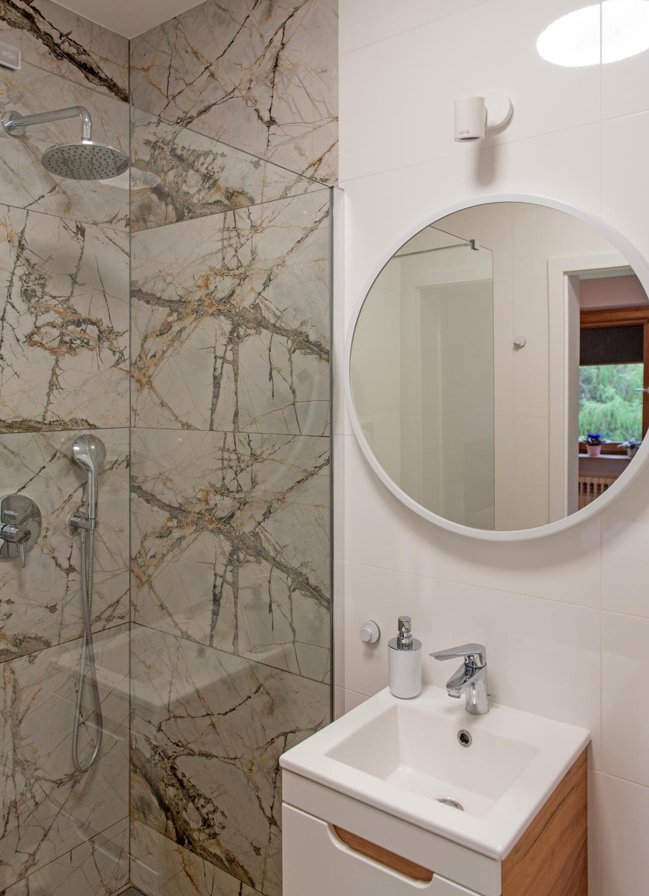Standard Double Room - Photo 11