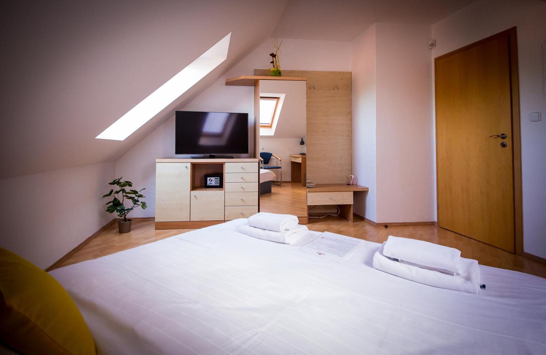 Double Room - Attic photo 2