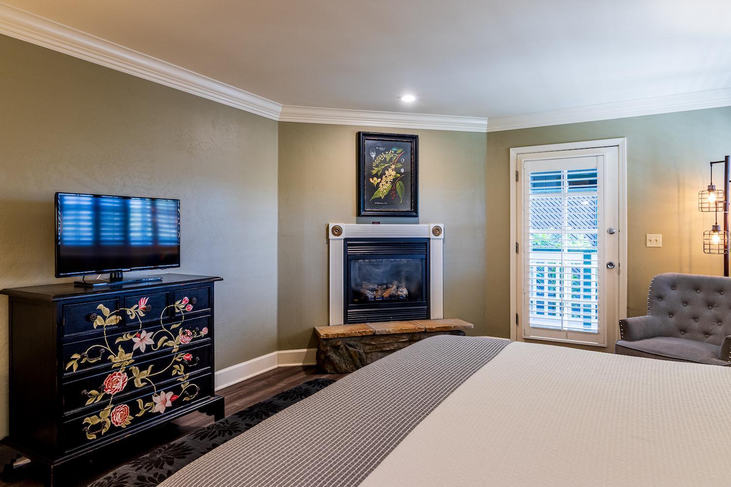 King Suite - Photo 3