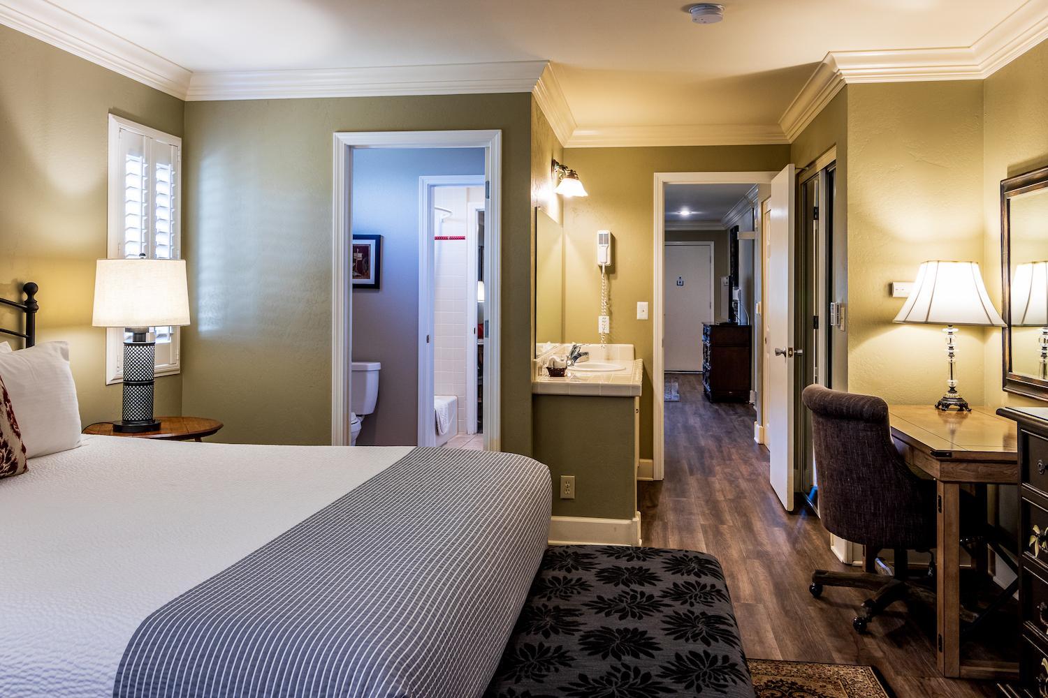 King Suite - Photo 8
