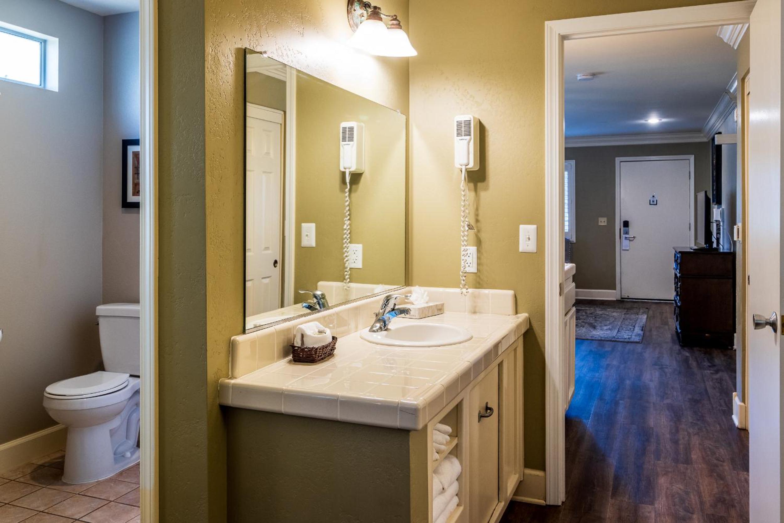 King Suite - Photo 2