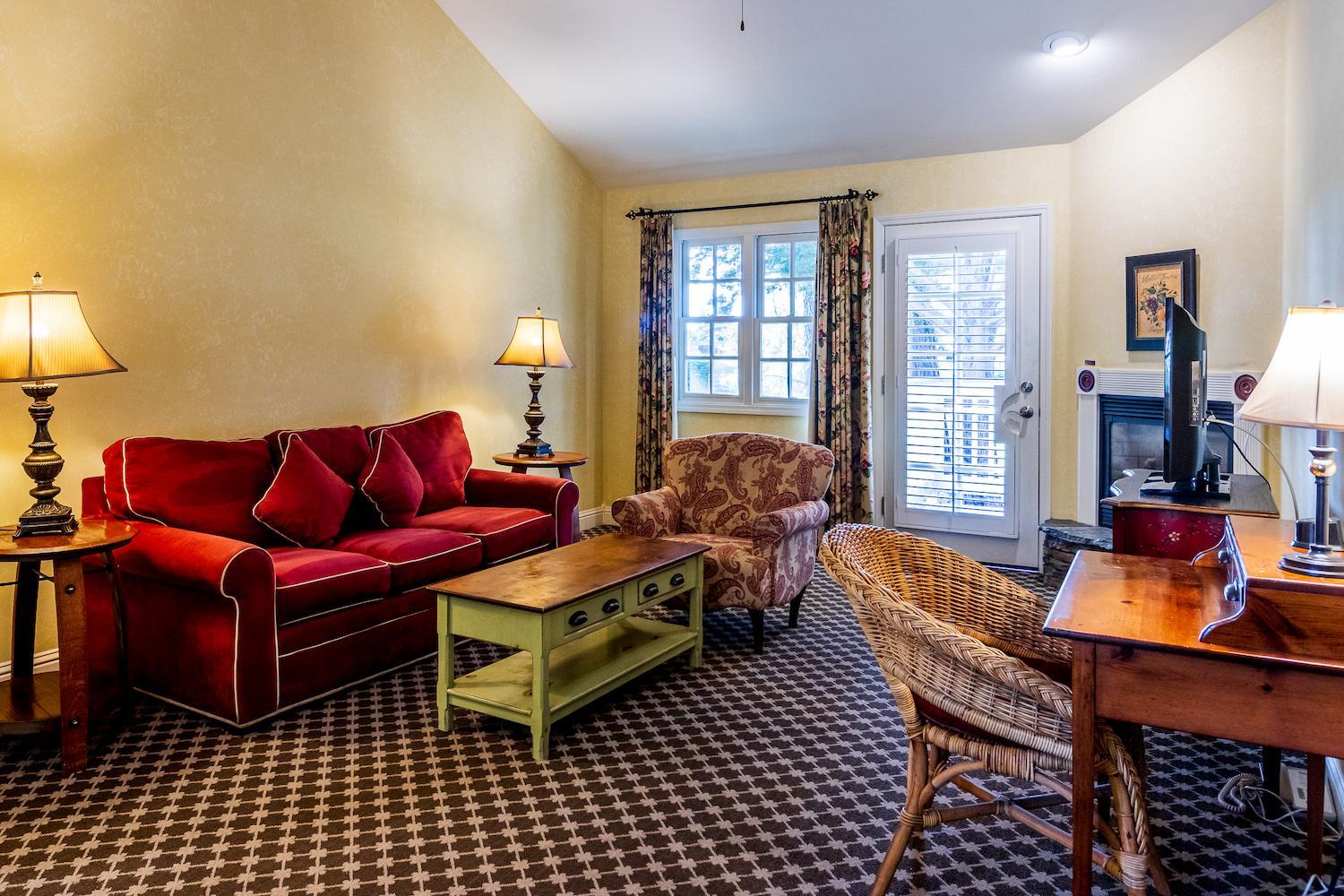 Deluxe King Suite - Photo 1