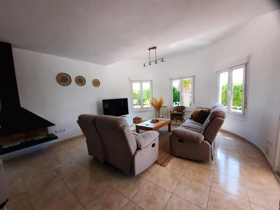Three-Bedroom House photo 3
