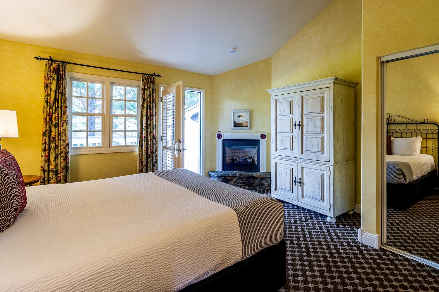 Deluxe King Suite - Photo 4