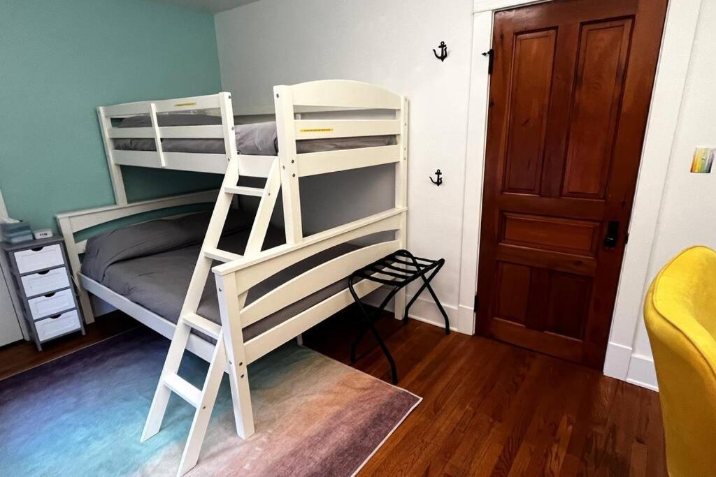 Three-Bedroom Apartment photo 1