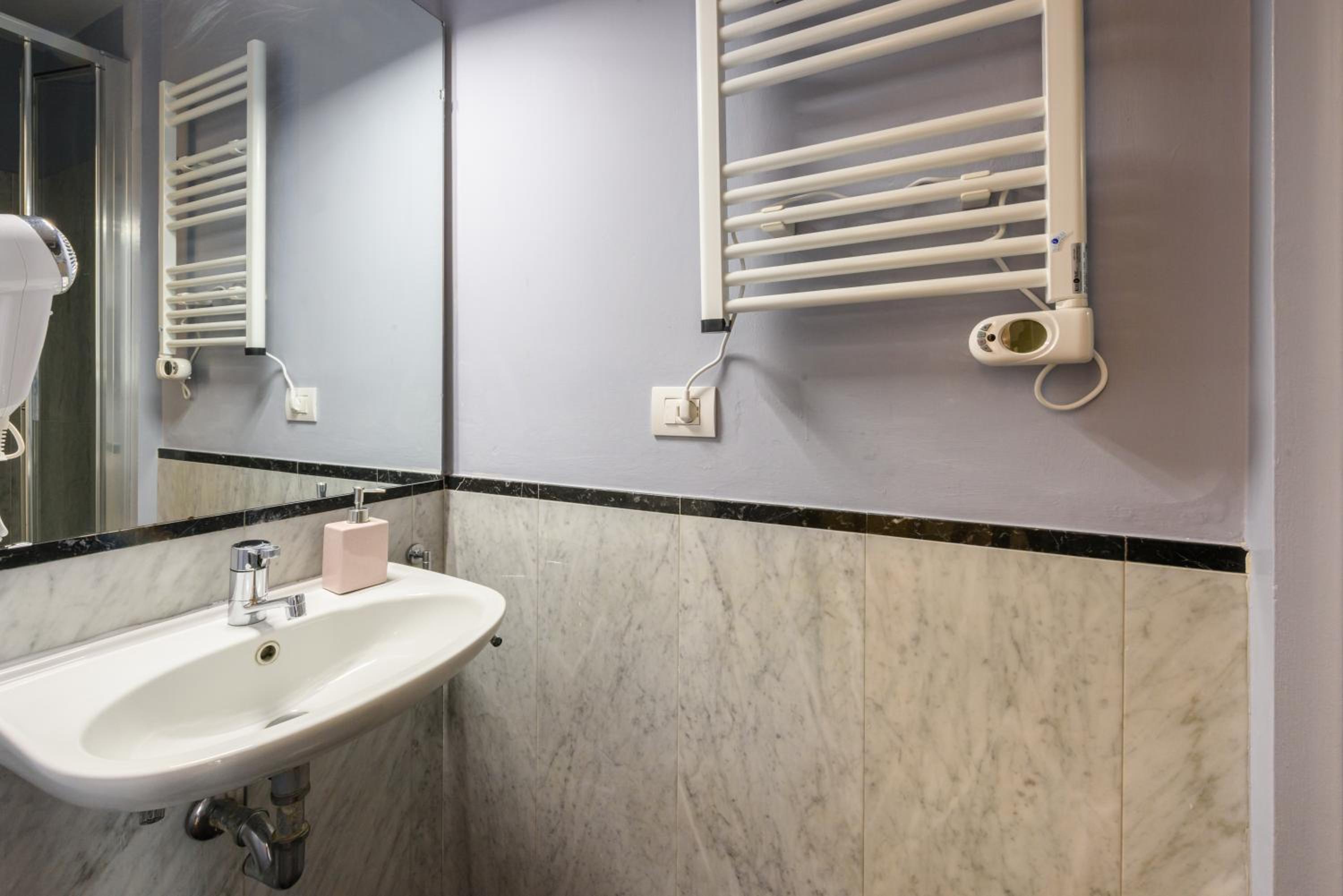 One-Bedroom Apartment (without Duomo View) photo 2