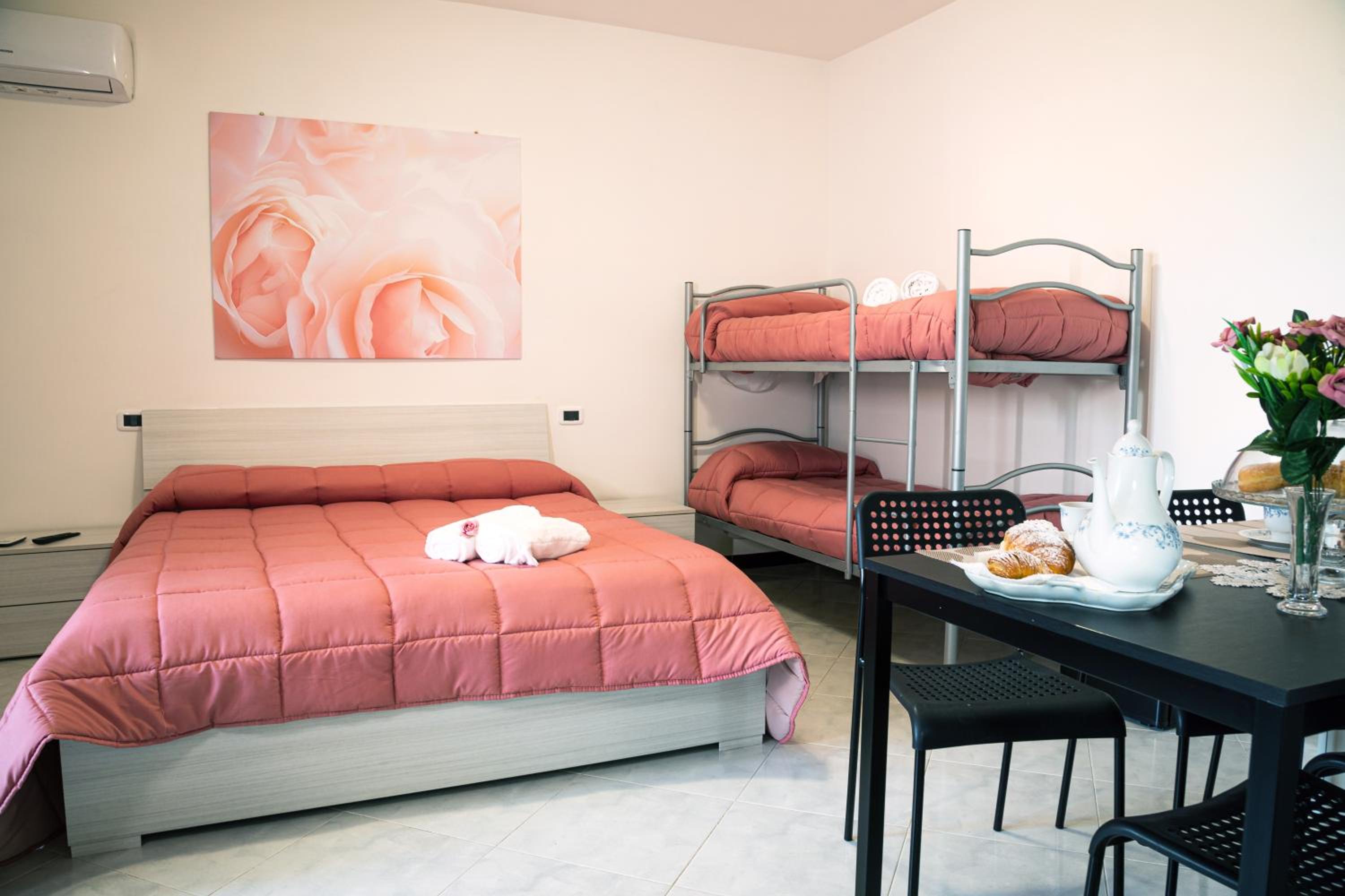 Large Double Room photo 1