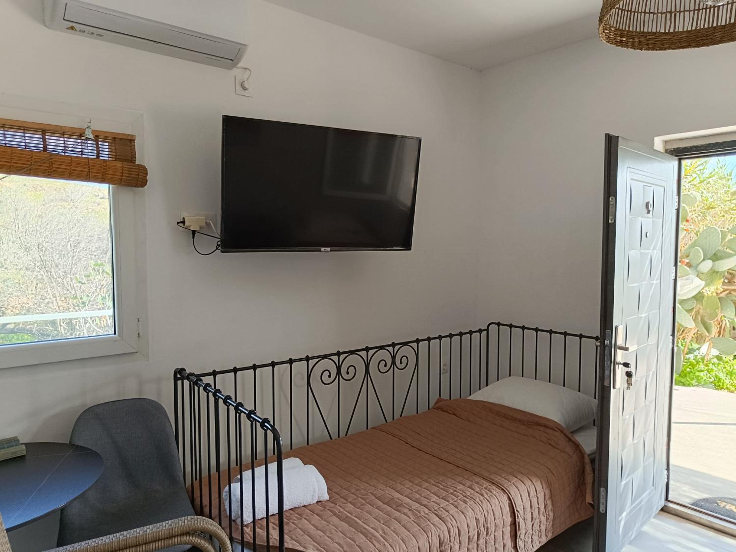 One-Bedroom House photo 2