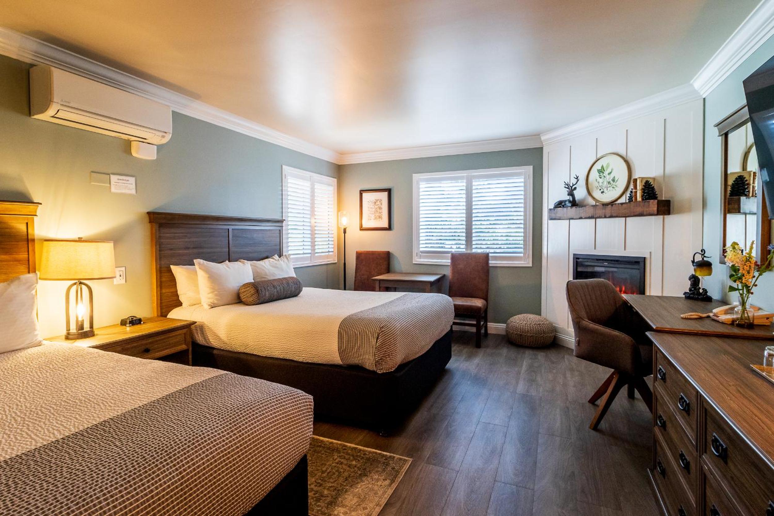 Deluxe Queen Room - Photo 1