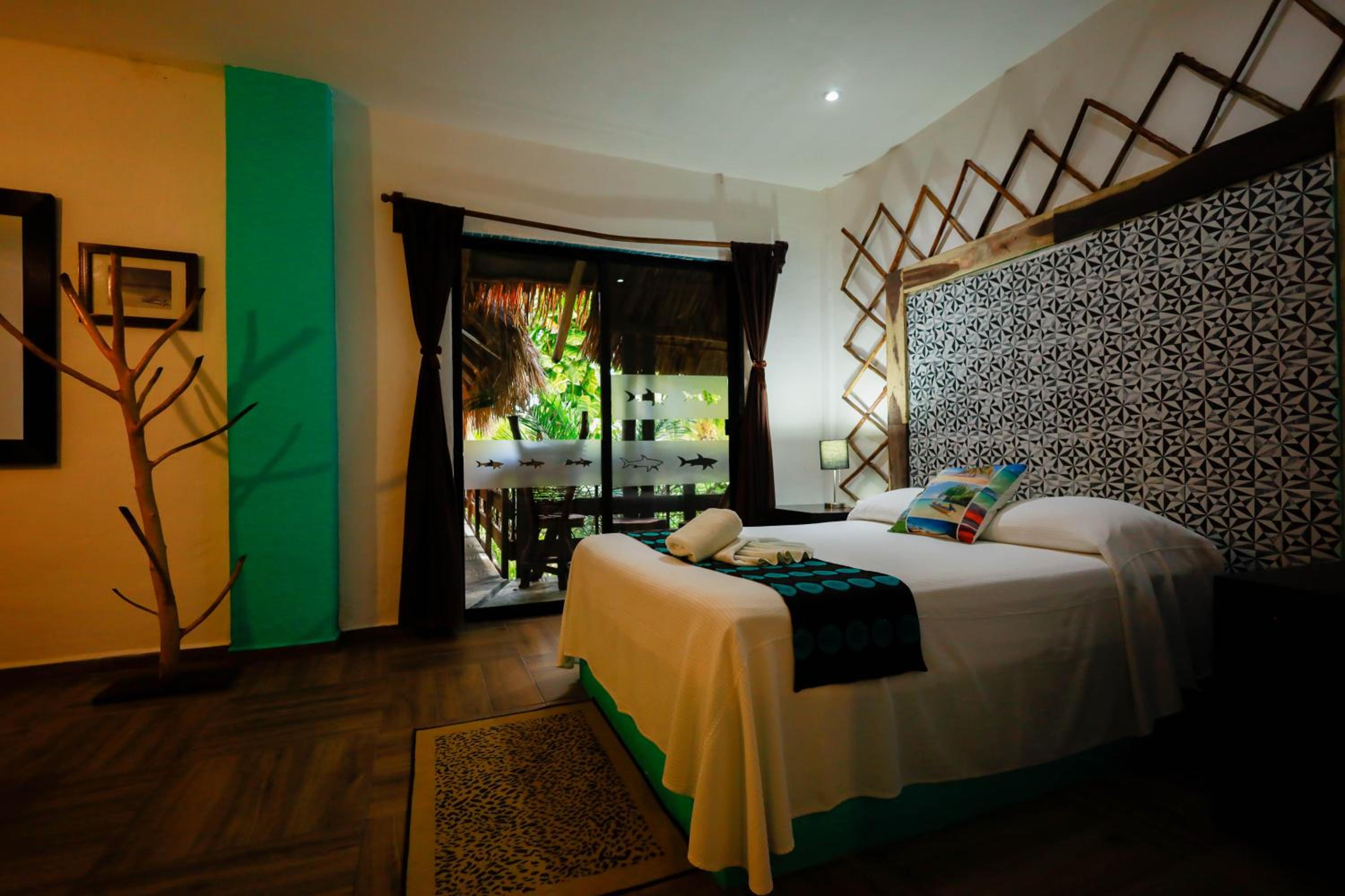 Deluxe Double Room with Two Double Beds - Photo 1