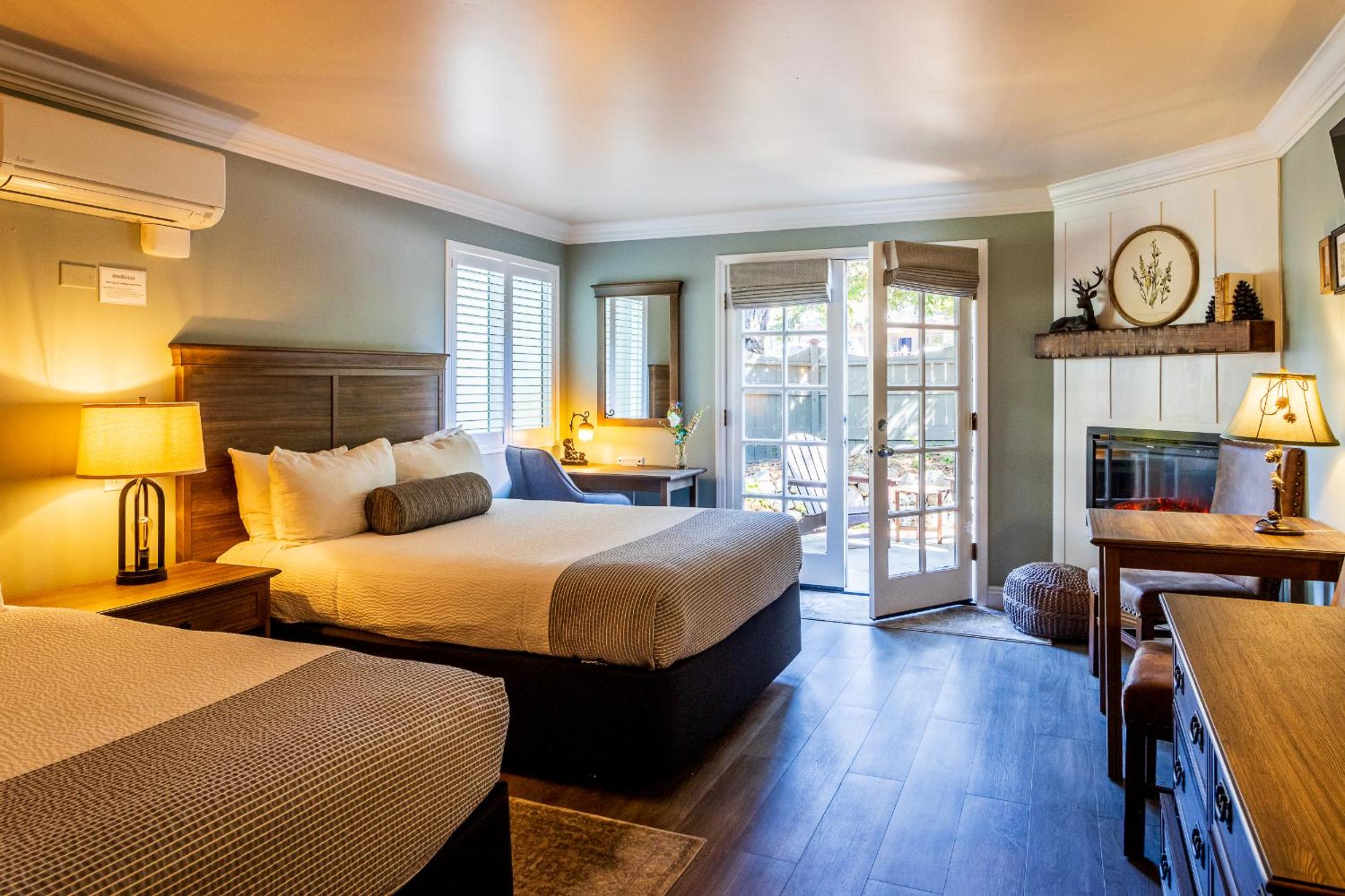 Double Room with Patio - Photo 1
