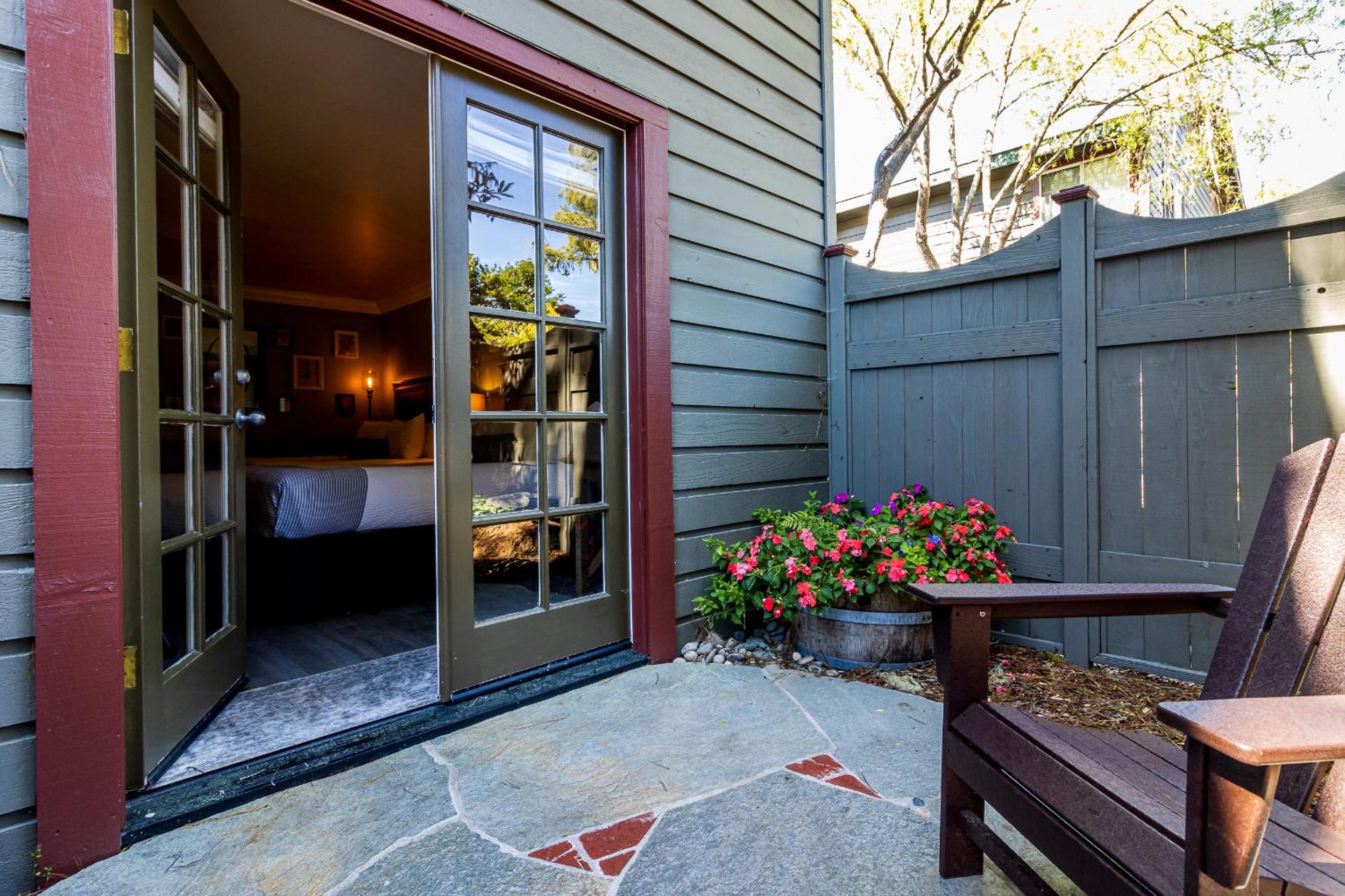 Double Room with Patio - Photo 2